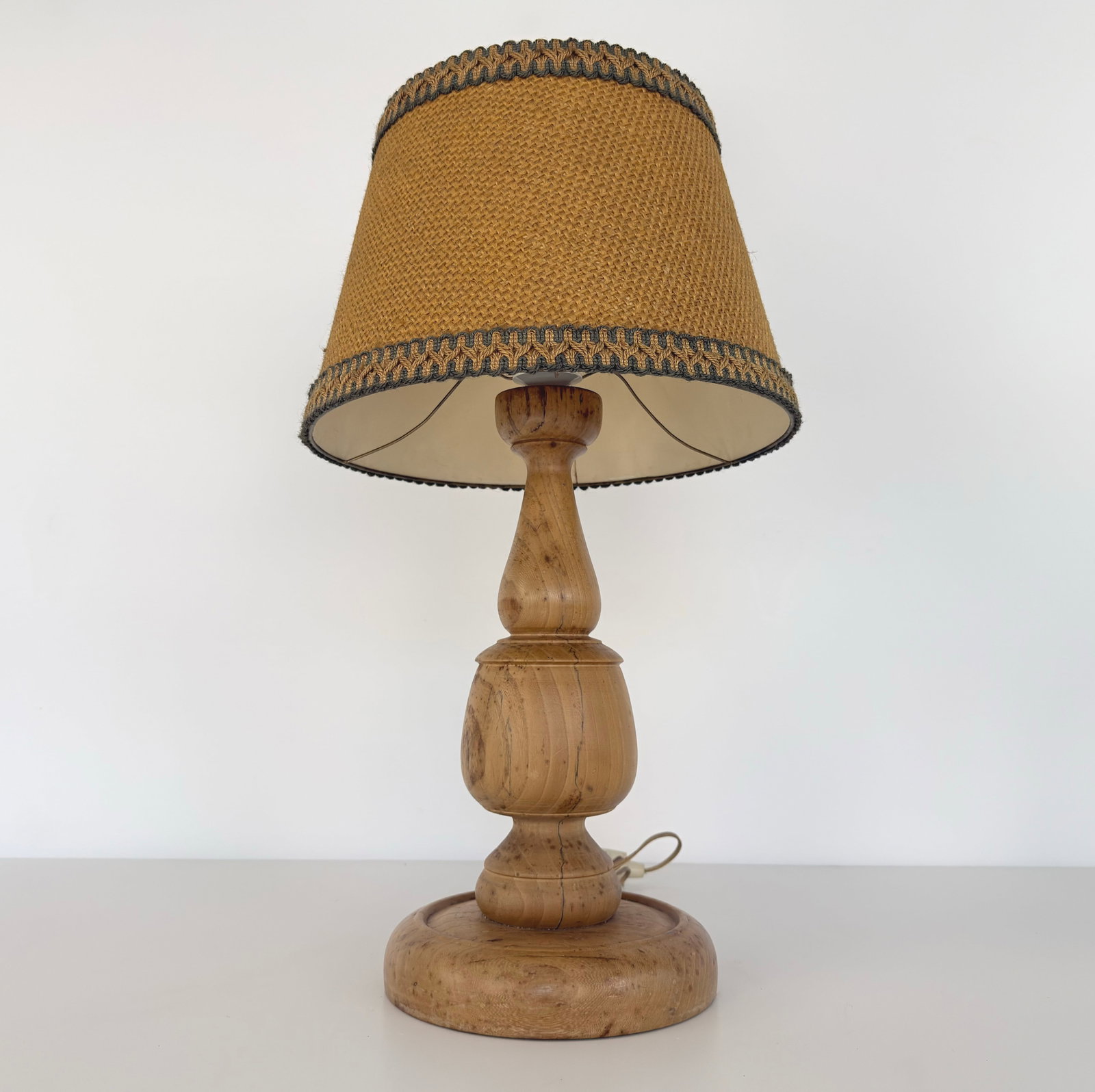 VINTAGE TABLE LAMP - 2