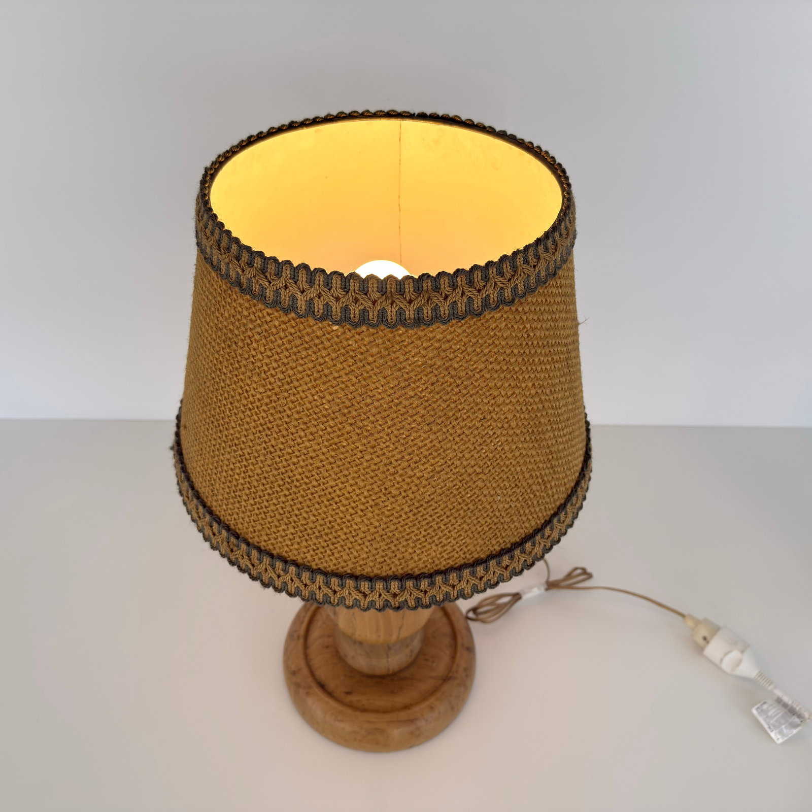 VINTAGE TABLE LAMP - 3