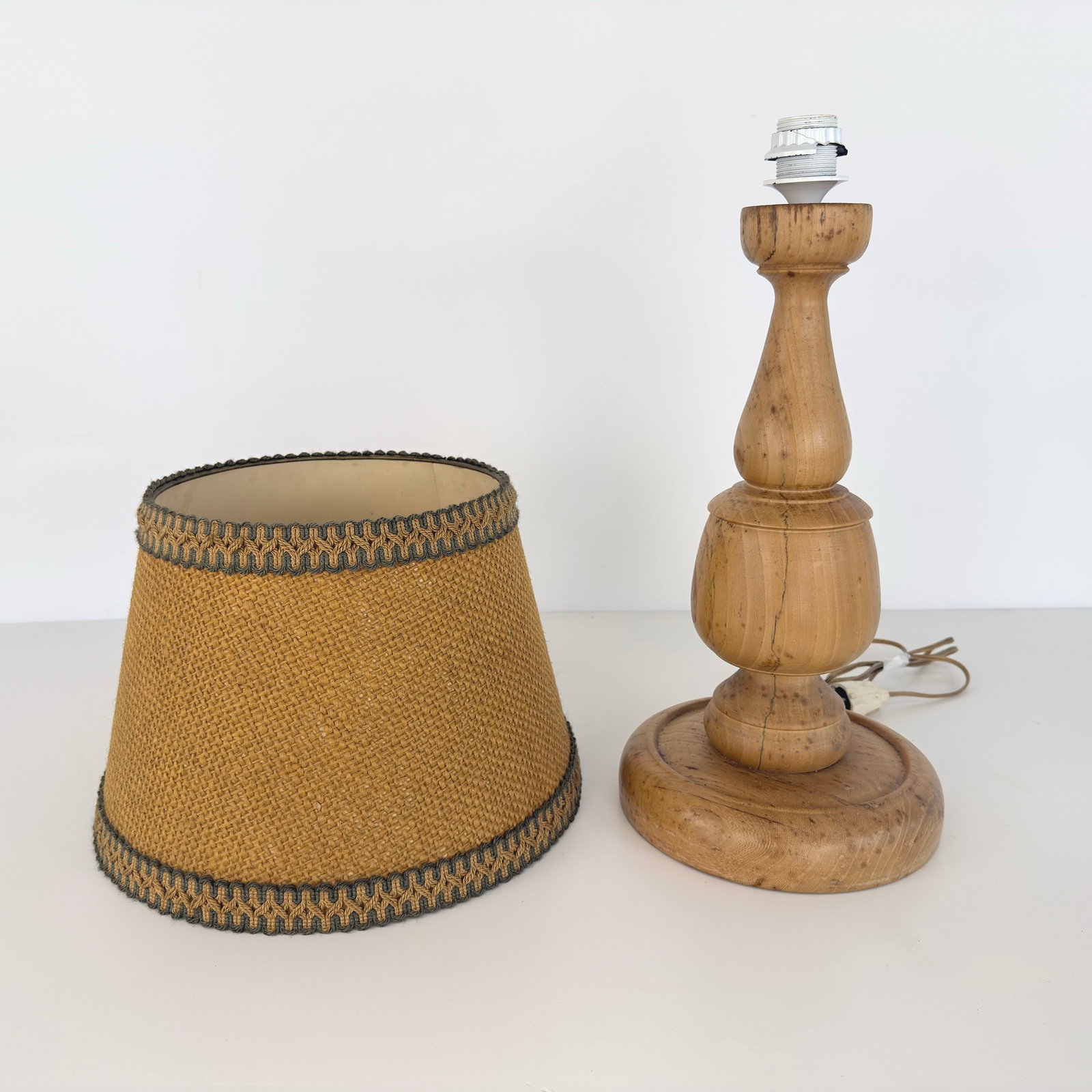 VINTAGE TABLE LAMP - 4