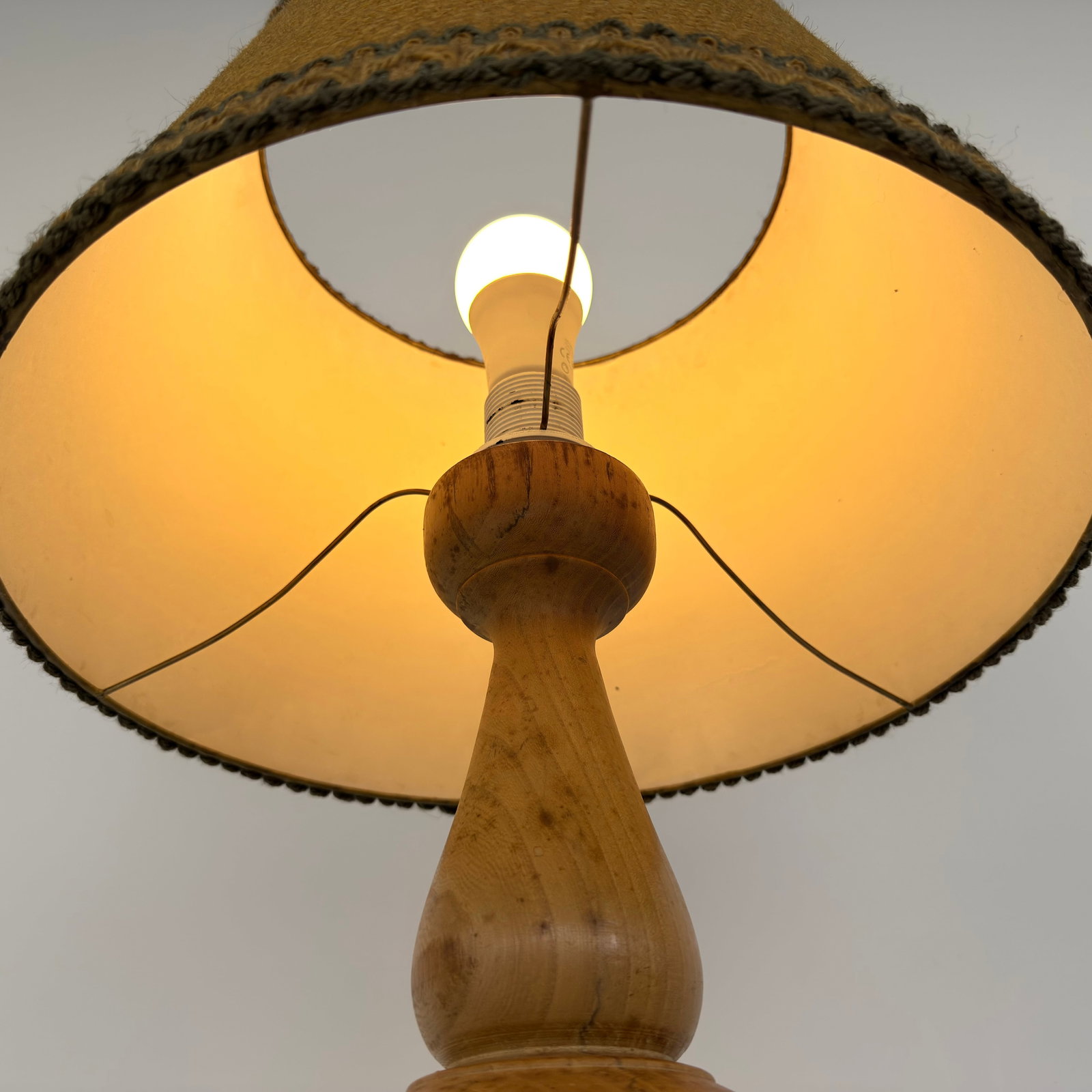 VINTAGE TABLE LAMP - 6