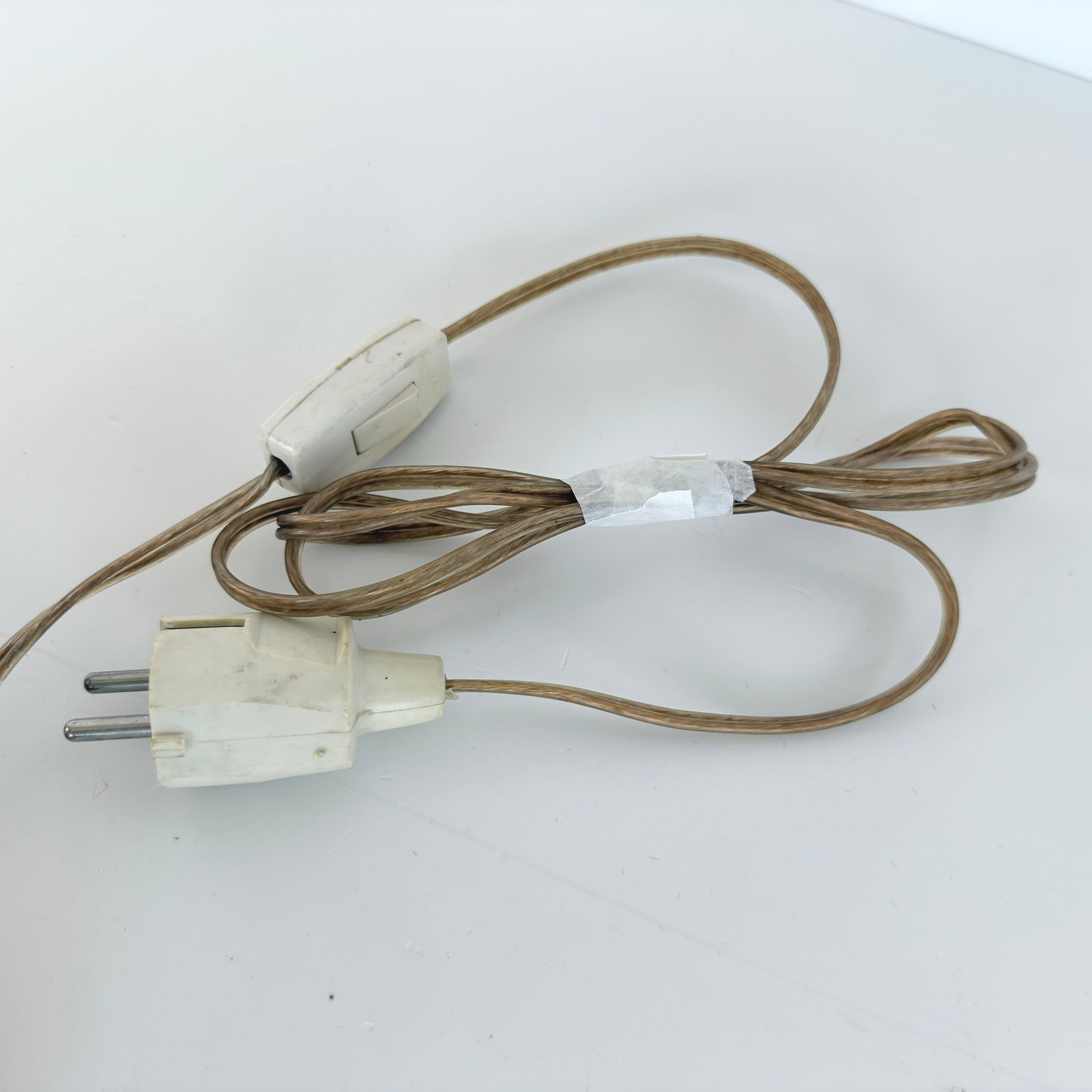 VINTAGE TABLE LAMP - 8