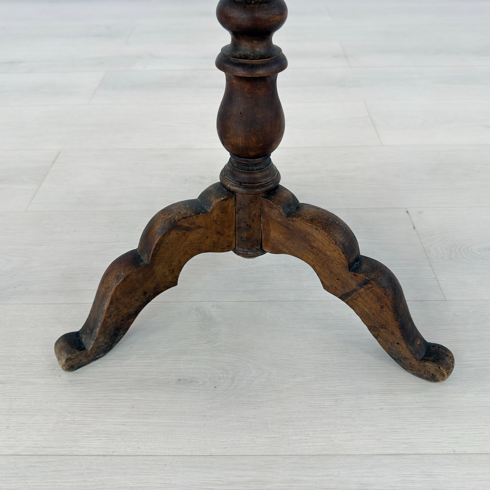 ANTIQUE VICTORIAN SIDE TABLE - 7