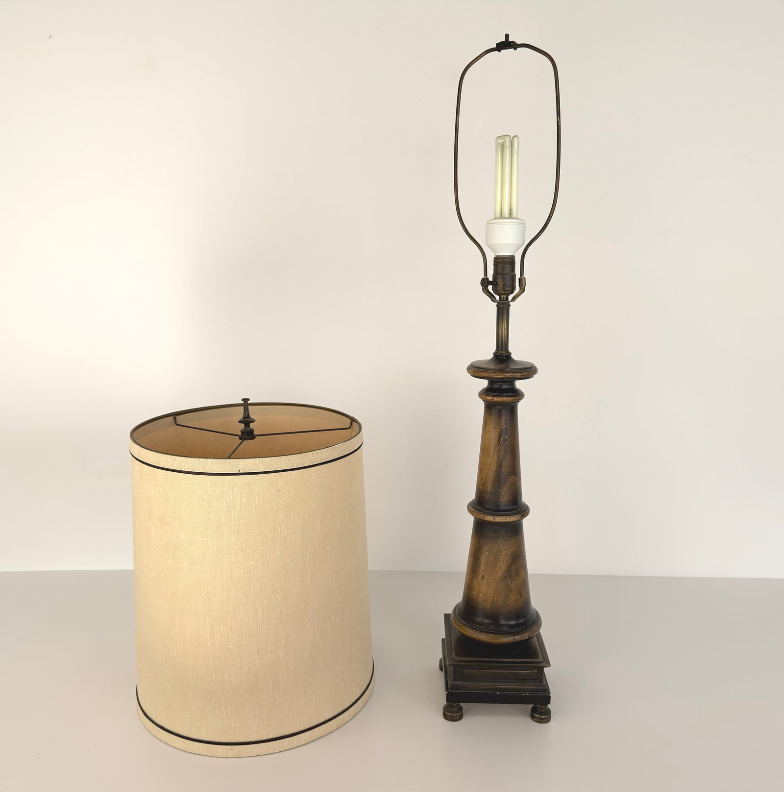 FREDERICK COOPER TABLE LAMP - 2