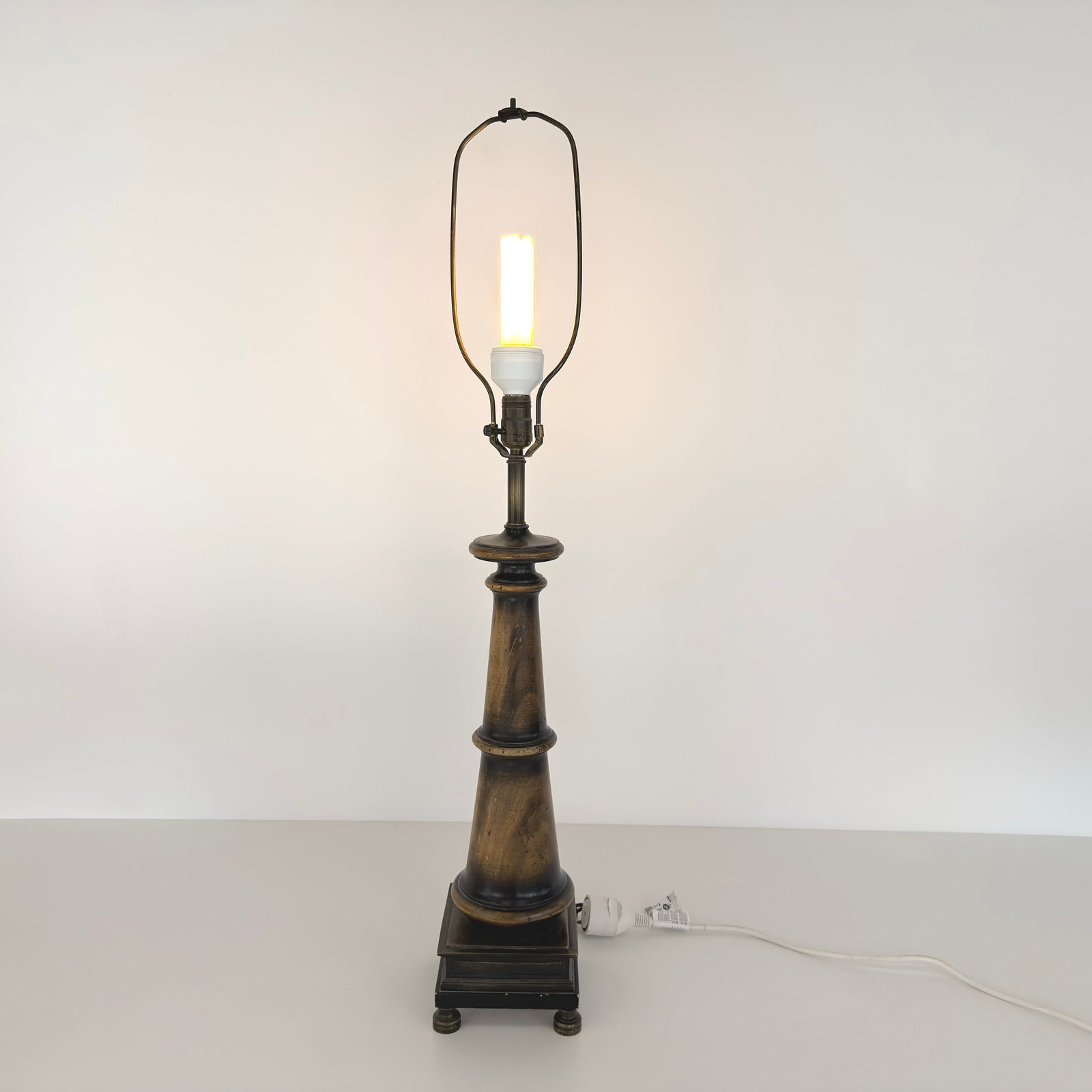 FREDERICK COOPER TABLE LAMP - 3