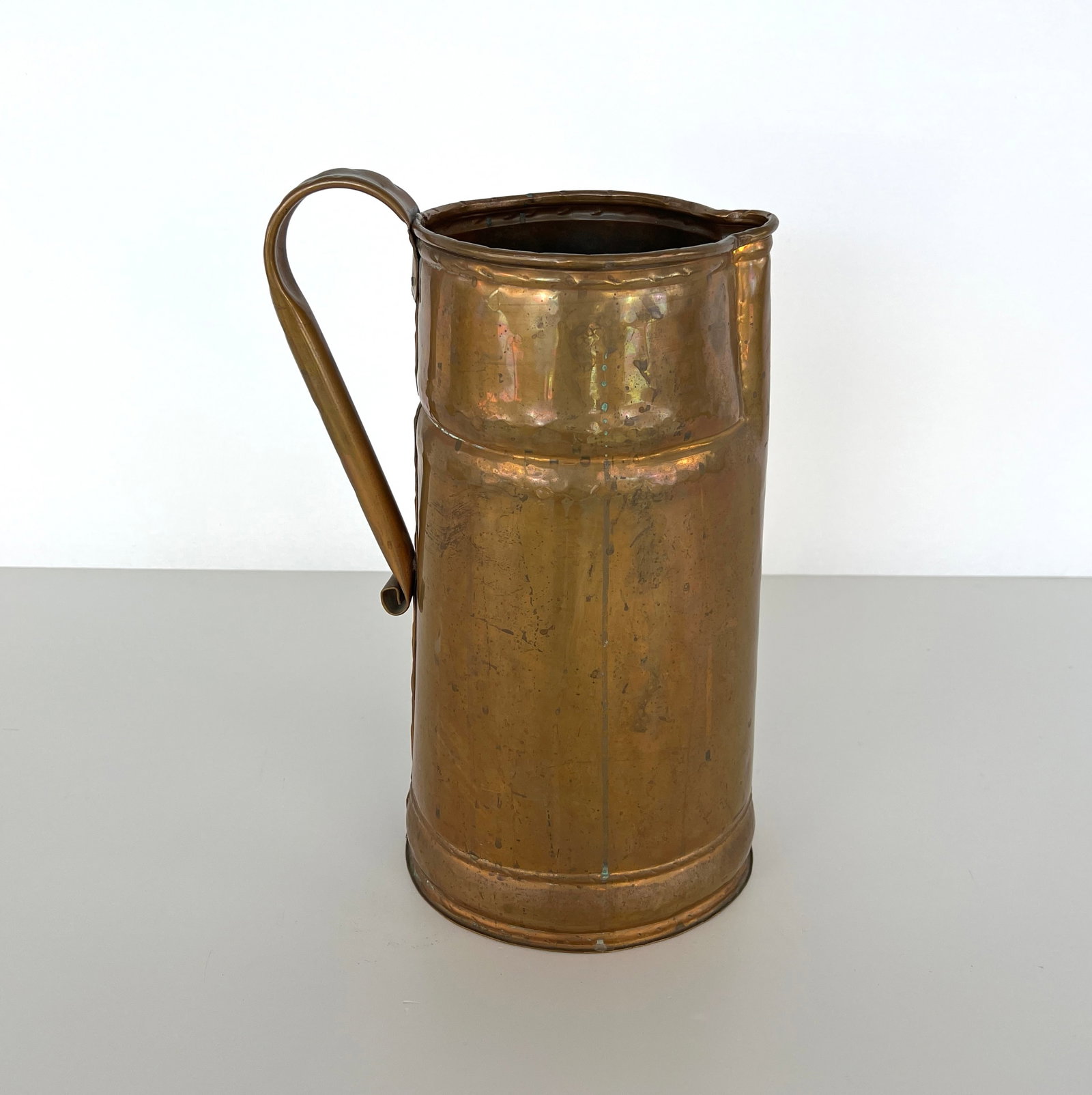 ANTIQUE COPPER JUG: Dimensions: H 19” x W 10”. Antique copper jug or umbrella stand with handle.