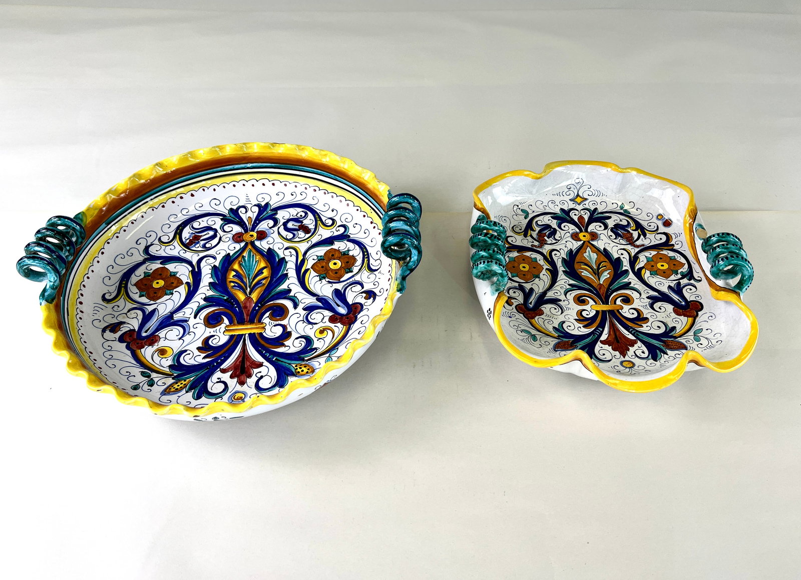 (2) ITALIAN HAND PAINTED FRUIT BOWLS: Dimensions: H 3” x W 13.3”. Set of 2 Italian hand painted Majolica fruit bowls. Dimensions: W 12" x D 9.5".