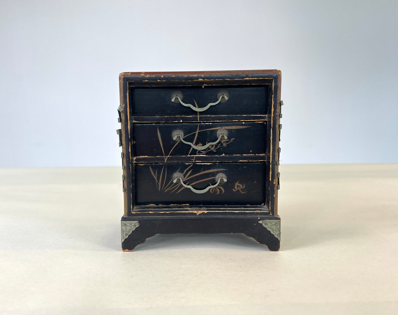 VINTAGE JAPANESE BLACK LACQUER JEWELRY BOX (1 of 7)