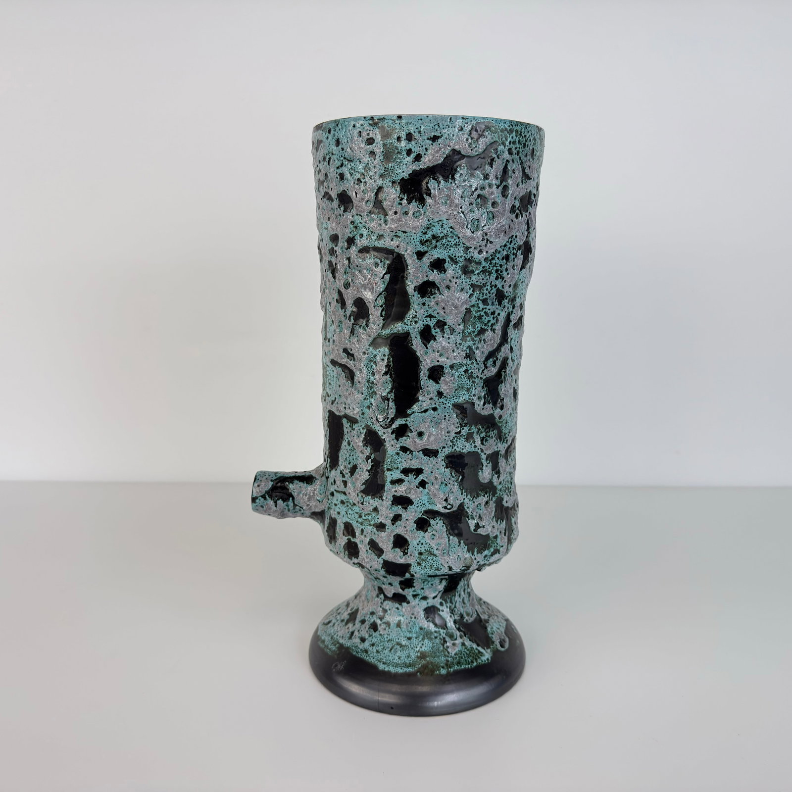 VINTAGE POTTERY VASE (1 of 8)