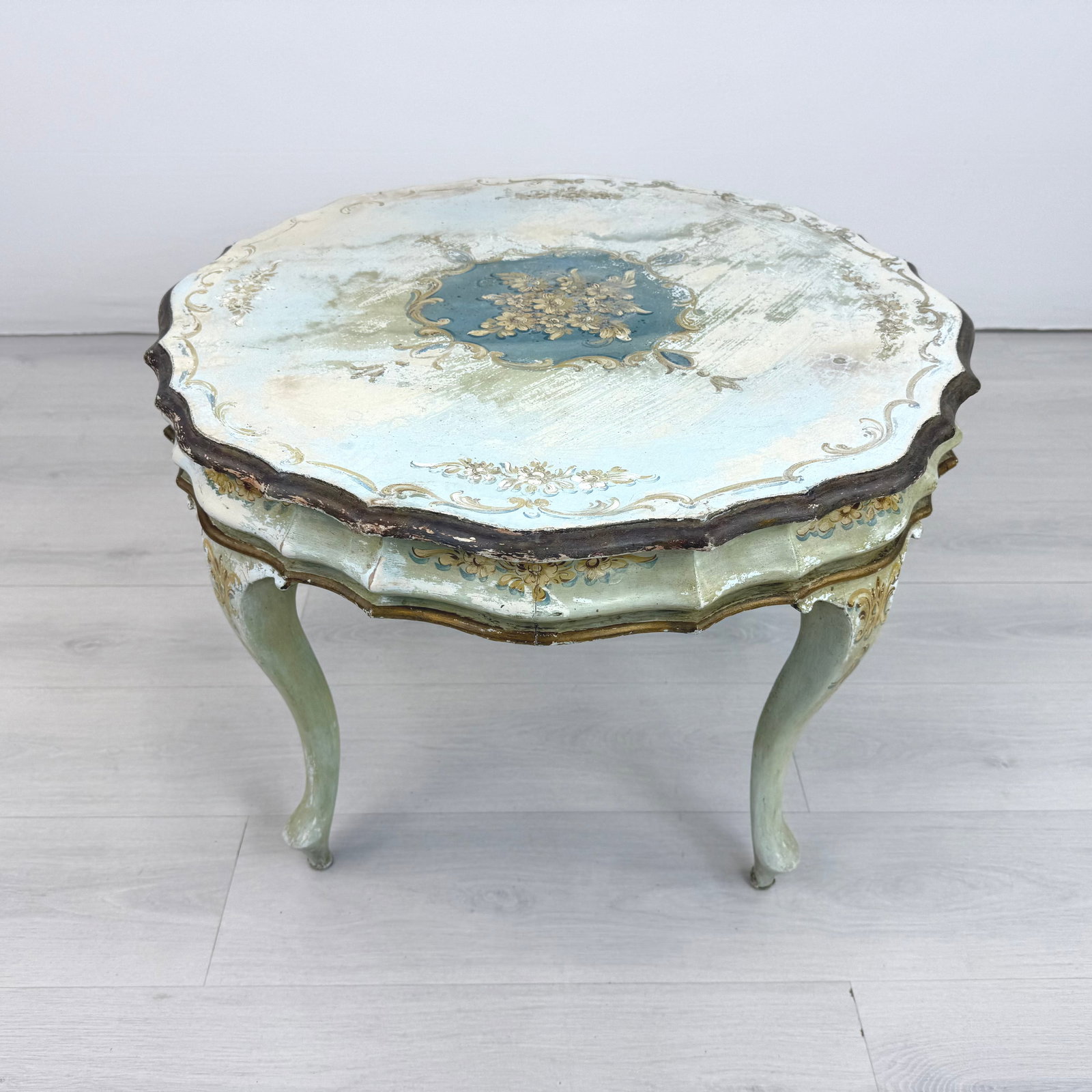 ITALIAN FLORENTINE COFFEE TABLE: Dimensions: H 20.3” x W 27.7”. Antique Italian Florentine round coffee or side table with hand-painted floral decoration.
