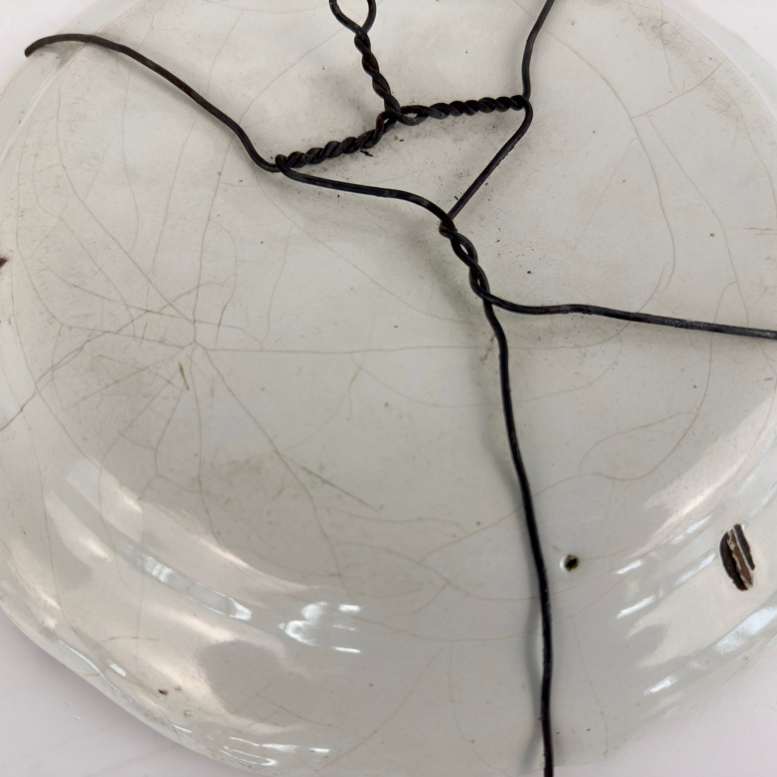 (2) CERAMIC DECORATIVE PLATES - 5