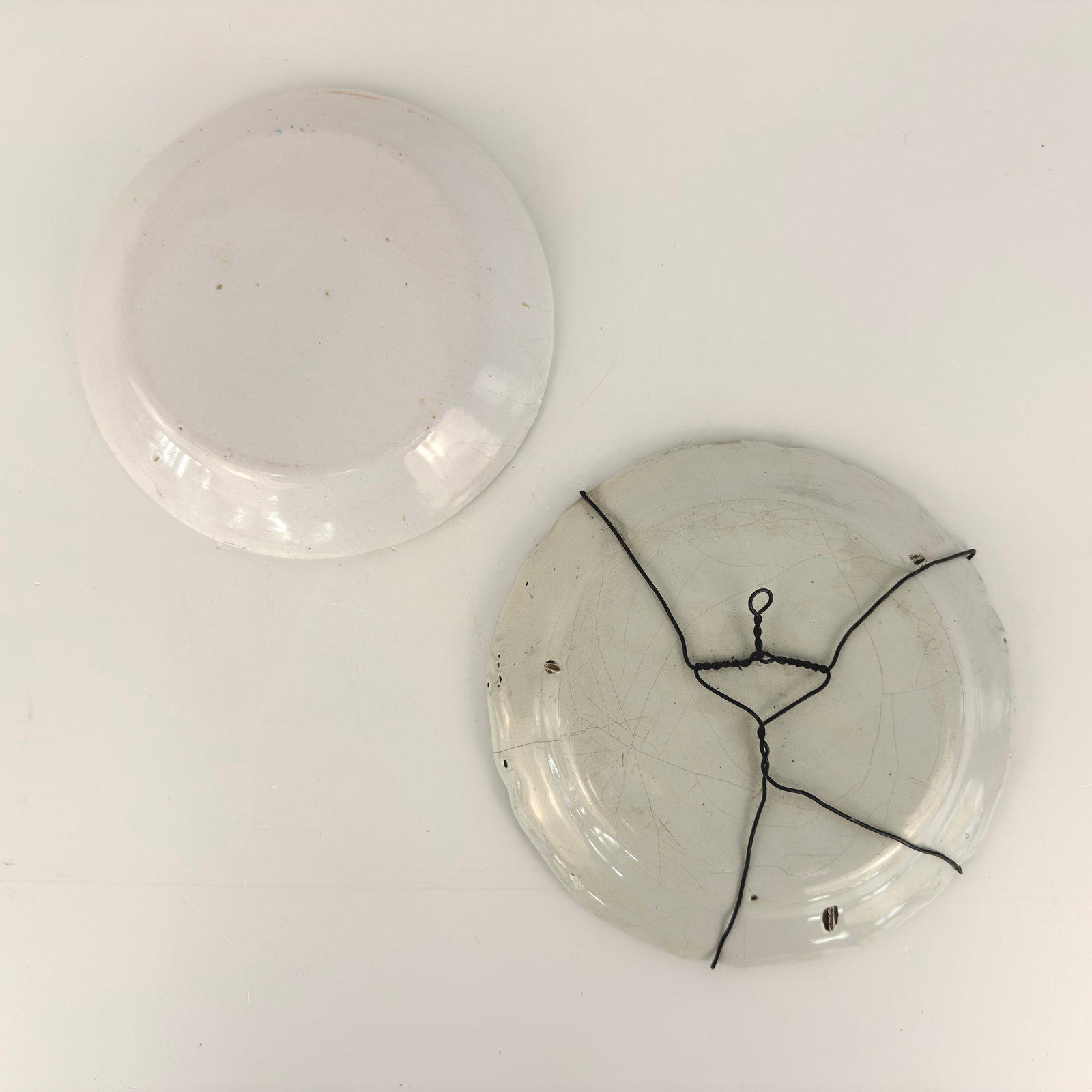 (2) CERAMIC DECORATIVE PLATES - 6