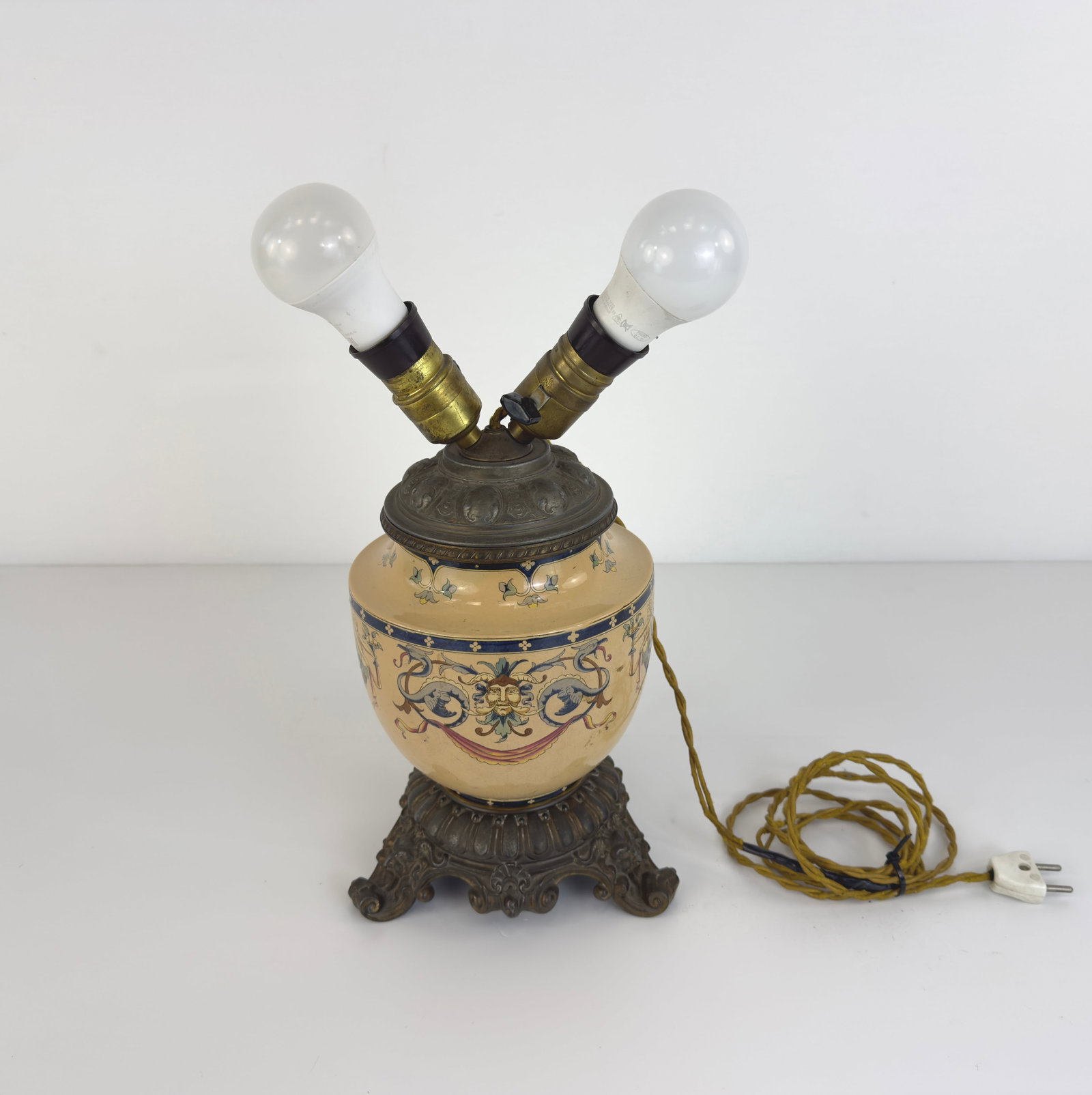 ANTIQUE CERAMIC TABLE LAMP (1 of 8)