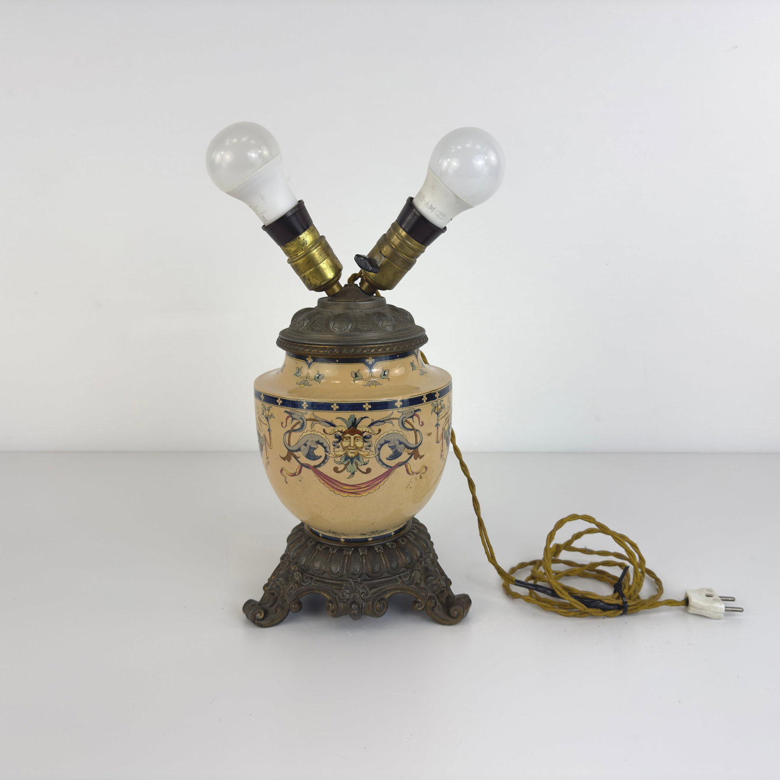 ANTIQUE CERAMIC TABLE LAMP - 2