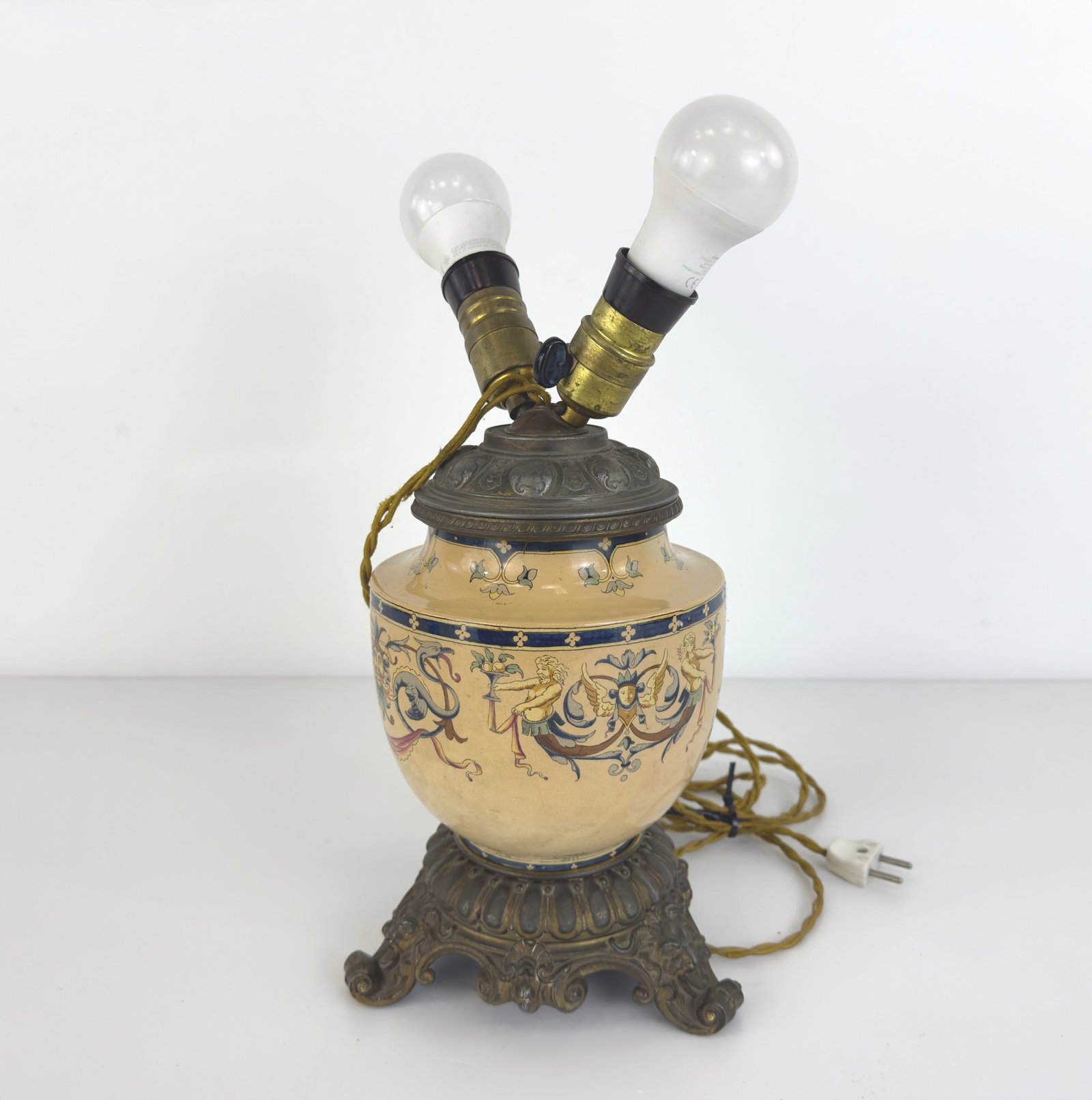 ANTIQUE CERAMIC TABLE LAMP - 4