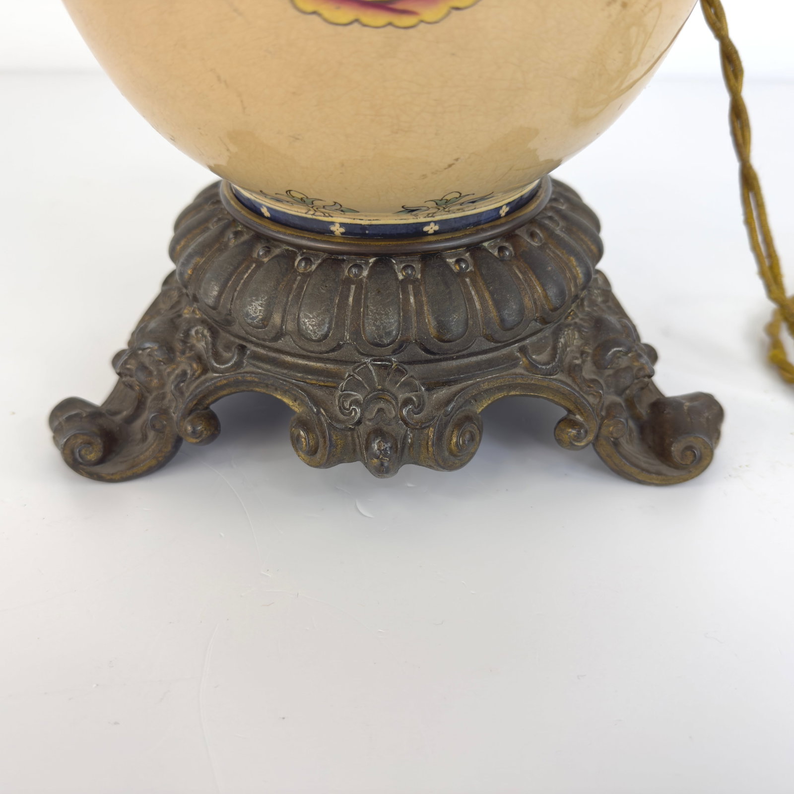 ANTIQUE CERAMIC TABLE LAMP - 8
