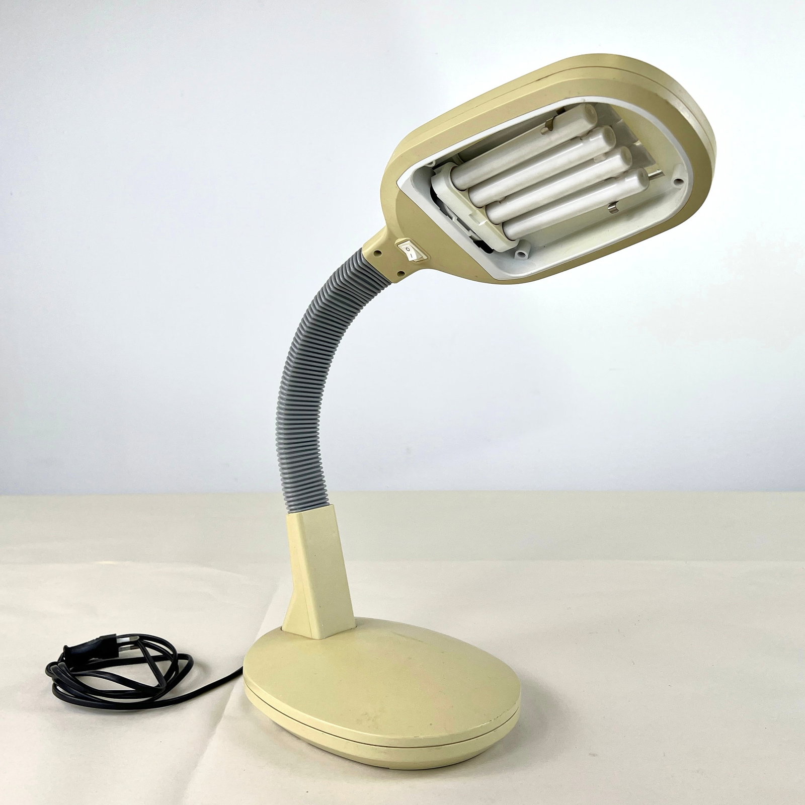 NATURAL SUNLIGHT DESK LAMP (1 of 7)