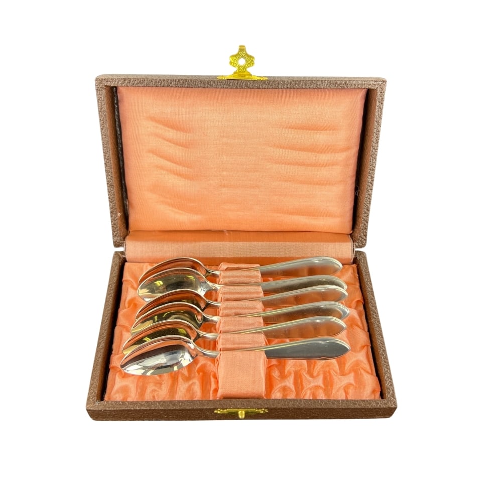 WENGERINOX CASE WITH SILVER PLATED 6 DESSERT SPOONS: Dimensions: W 5.7” x D 3.5”. Case with 6 silver plated dessert spoons by Wengerinox.