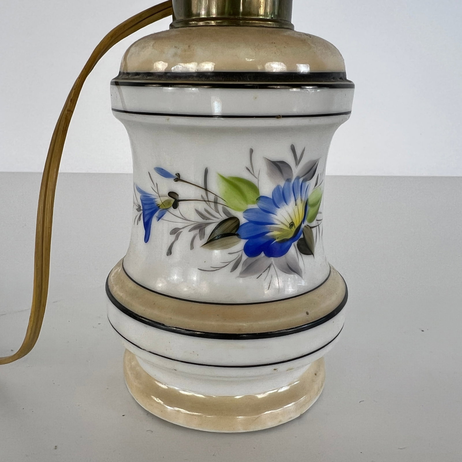 CERAMIC TABLE LAMP - 4