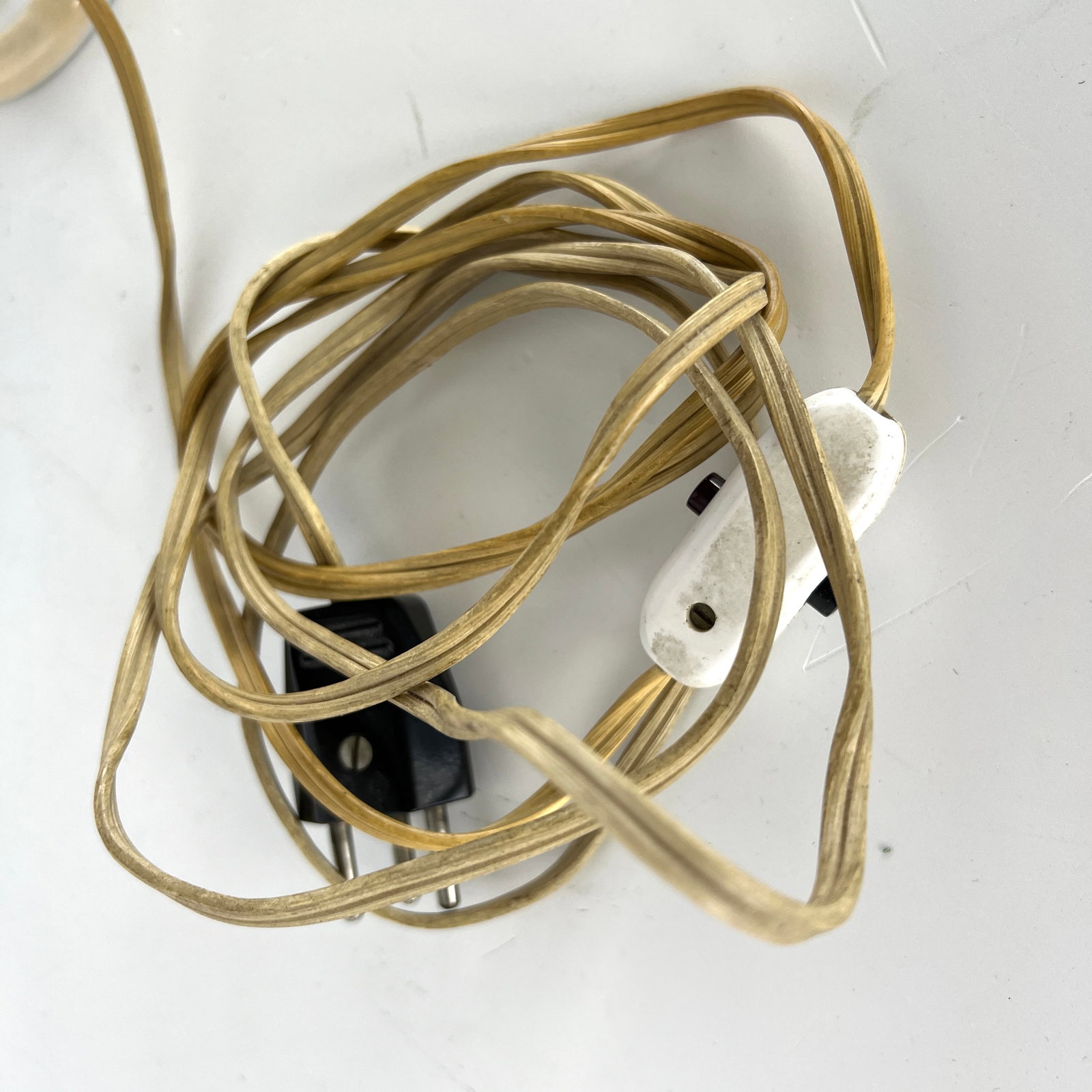 CERAMIC TABLE LAMP - 5