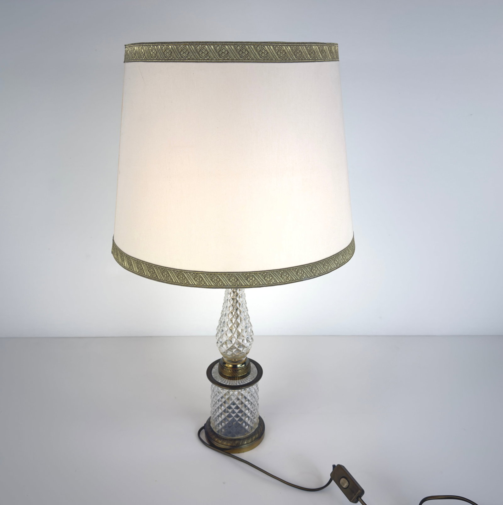 HOLLYWOOD REGENCY TABLE LAMP - 2