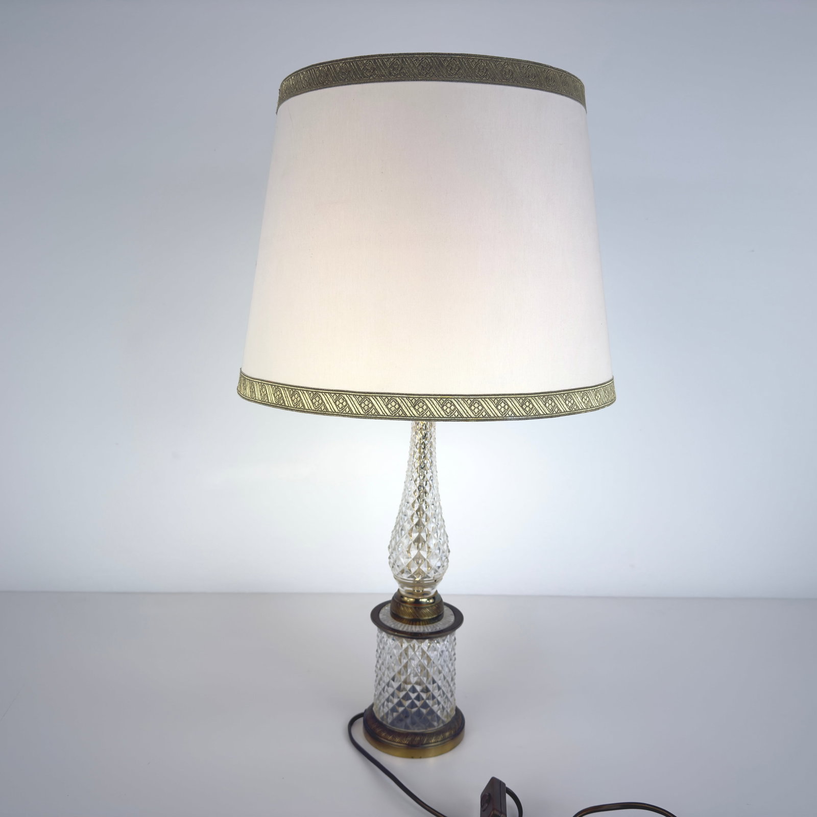 HOLLYWOOD REGENCY TABLE LAMP - 3