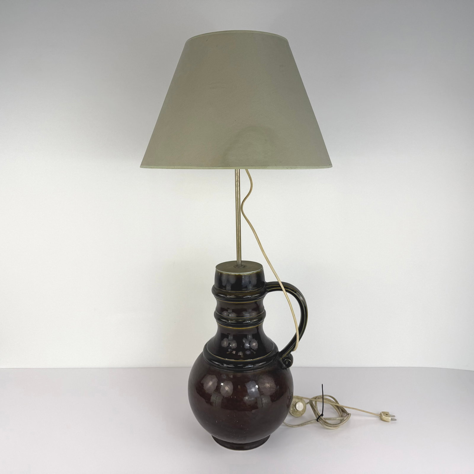 FRENCH CERAMIC TABLE LAMP (1 of 8)