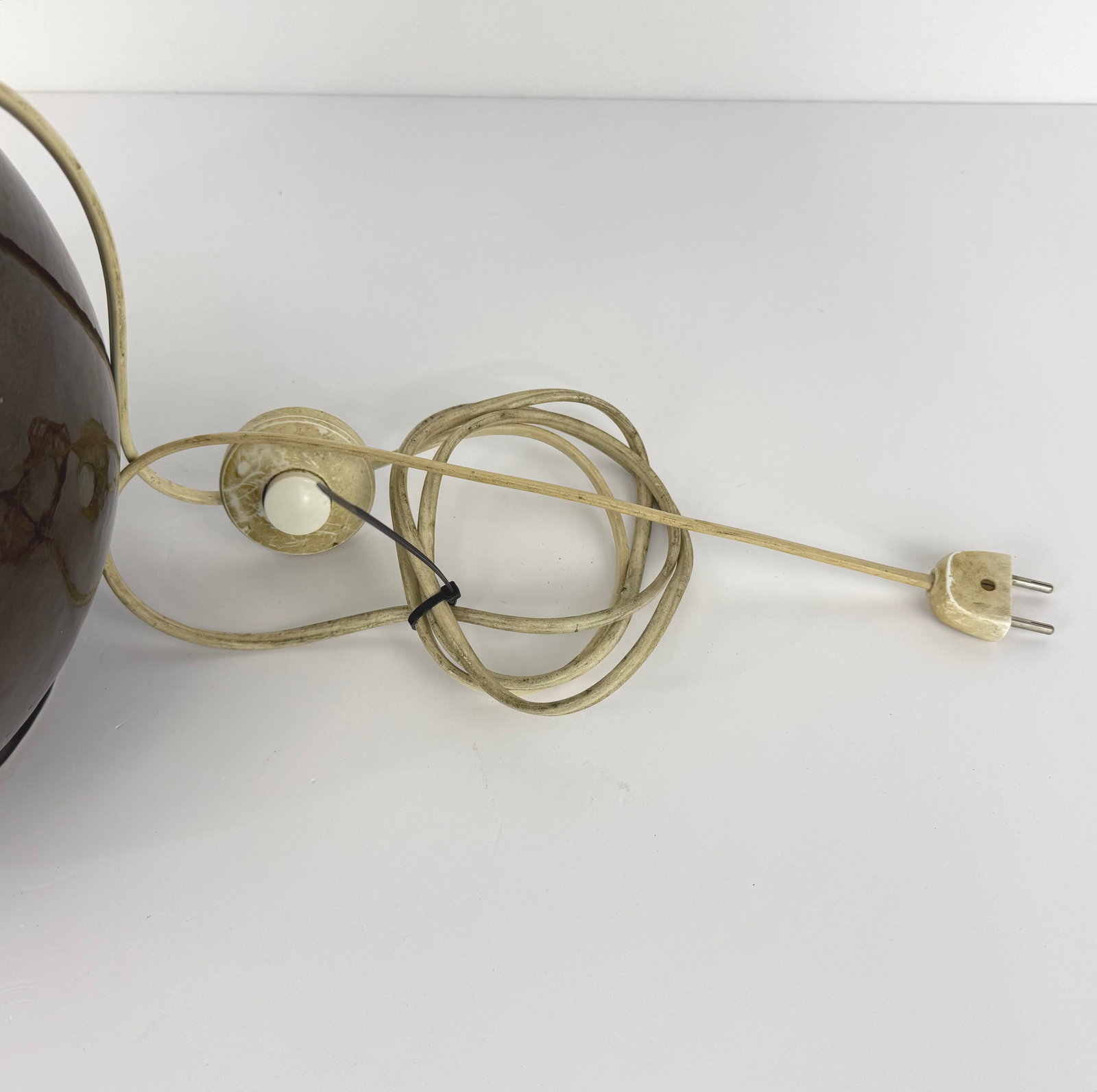 FRENCH CERAMIC TABLE LAMP - 8