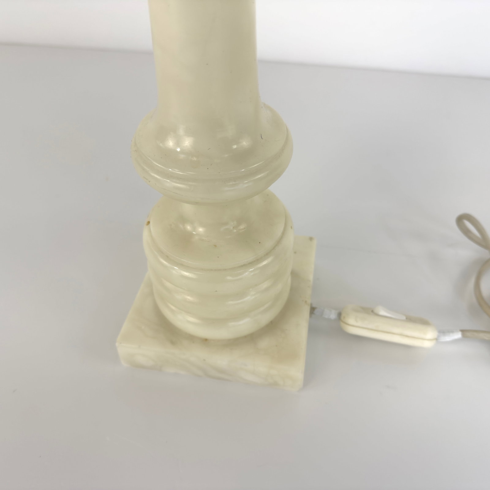 ALABASTER TABLE LAMP - 6