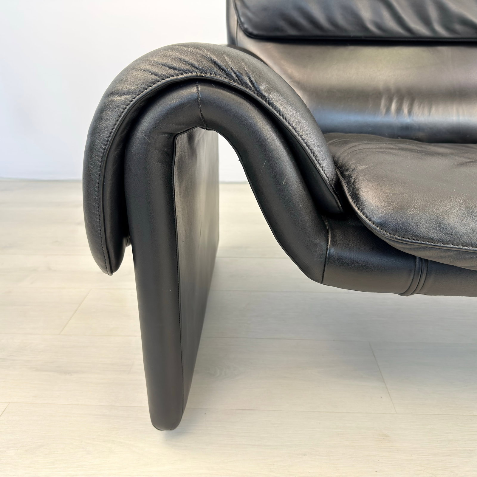 DE SEDE DS 2011 LEATHER SOFA - 11