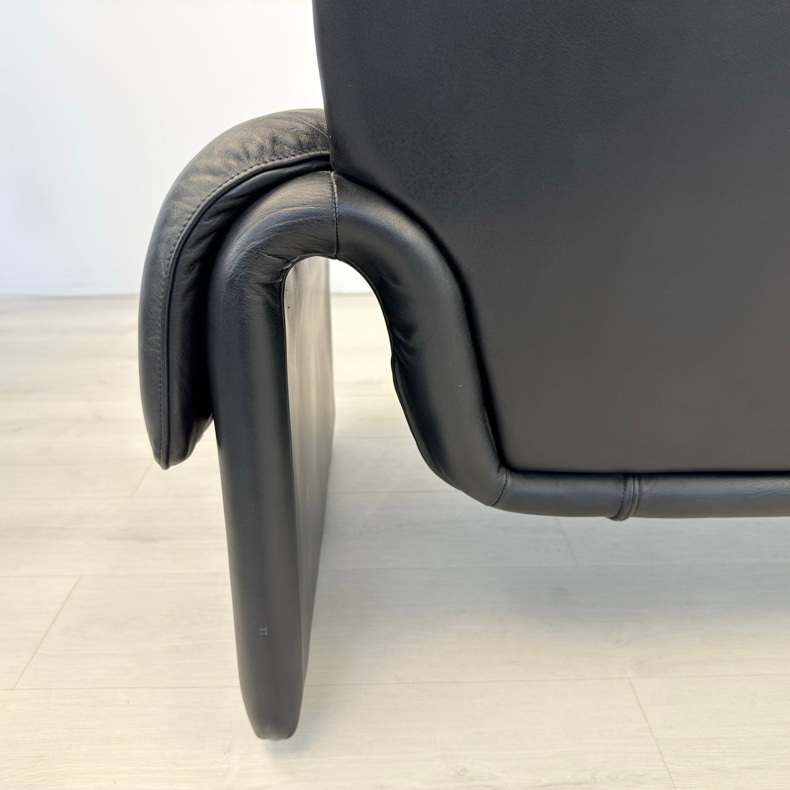 DE SEDE DS 2011 LEATHER SOFA - 12