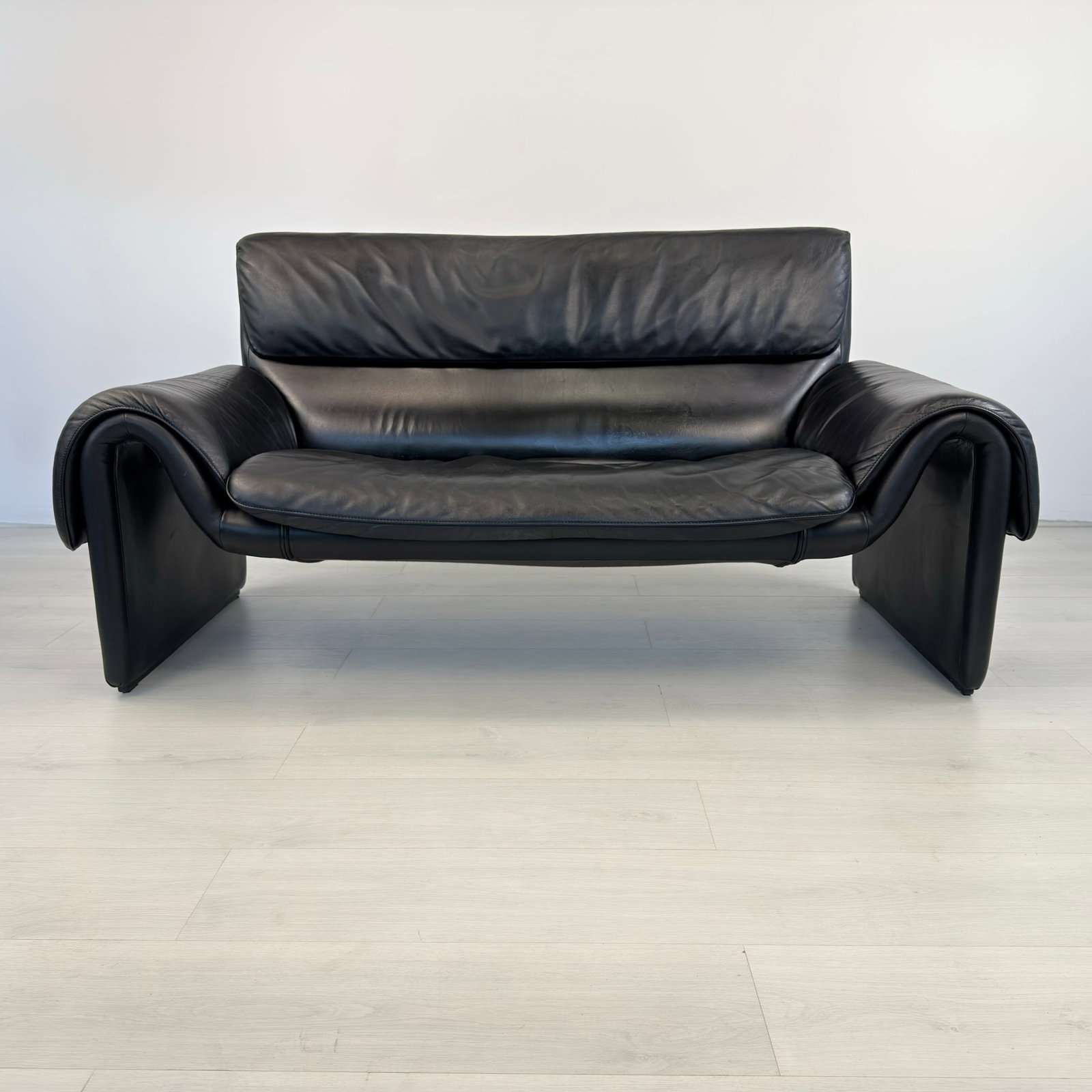 DE SEDE DS 2011 LEATHER SOFA - 2