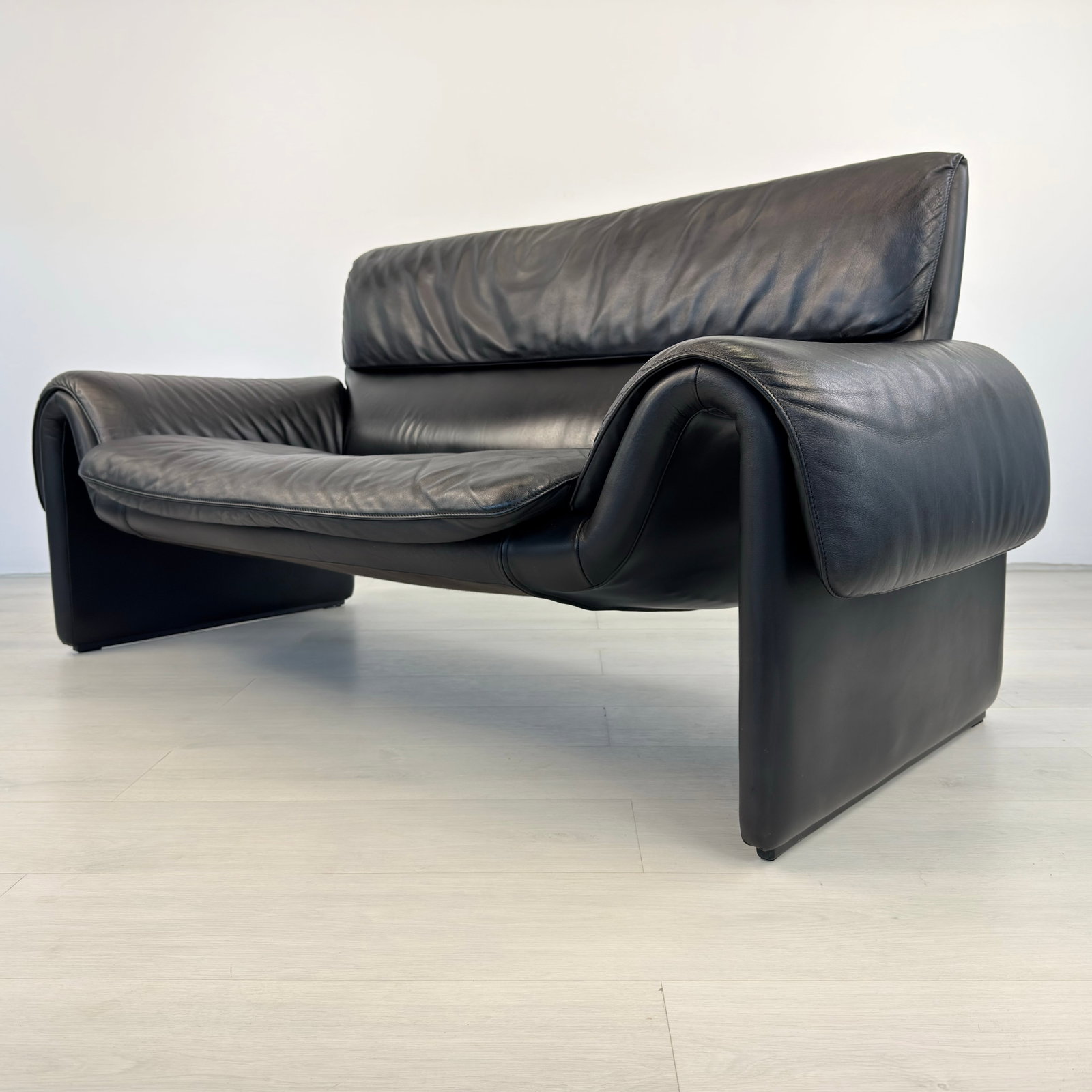 DE SEDE DS 2011 LEATHER SOFA - 4