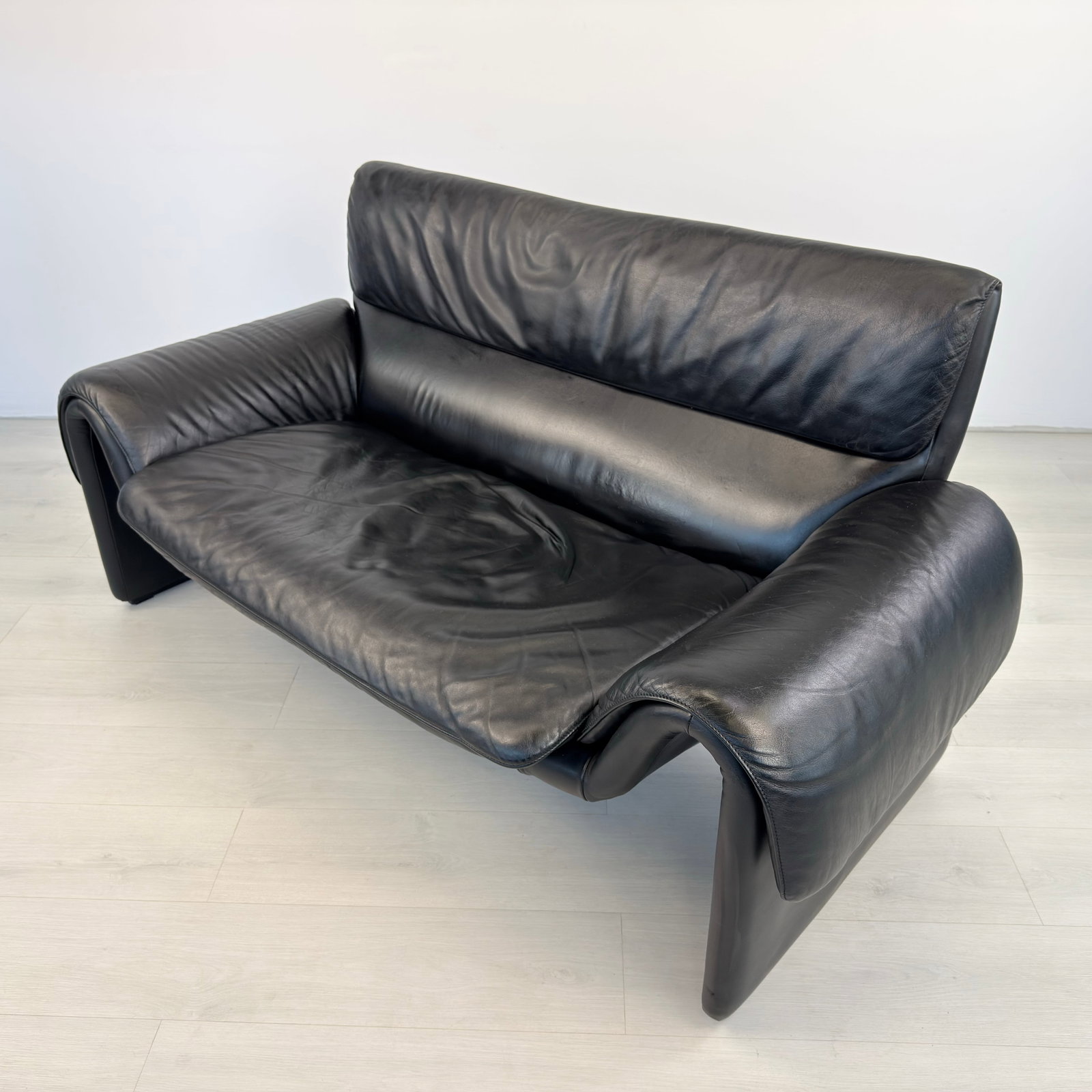 DE SEDE DS 2011 LEATHER SOFA - 5