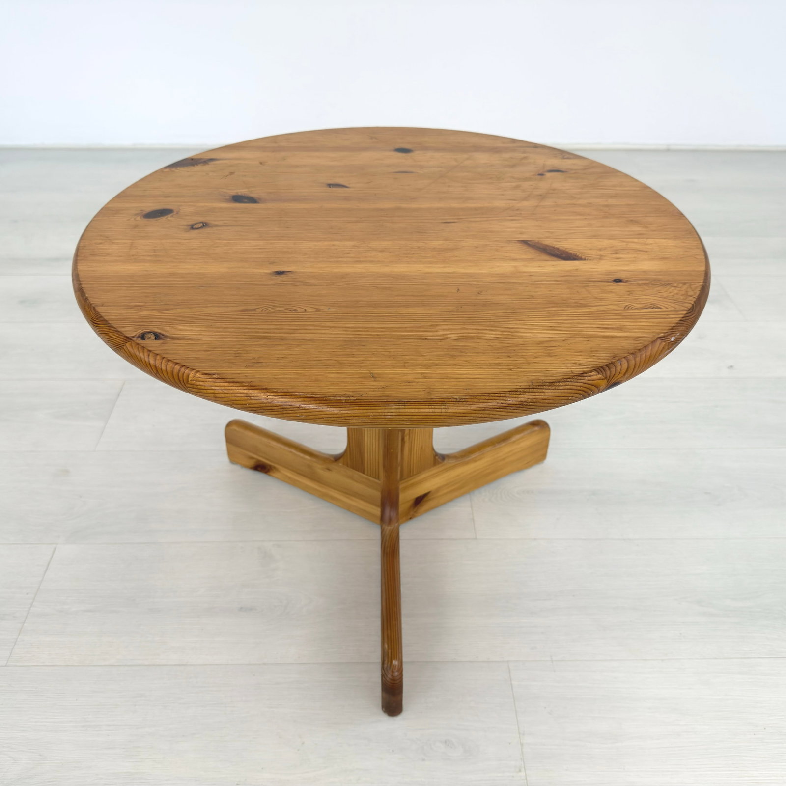 PINE COFFEE TABLE ATTR RAINER DAUMILLER - 4