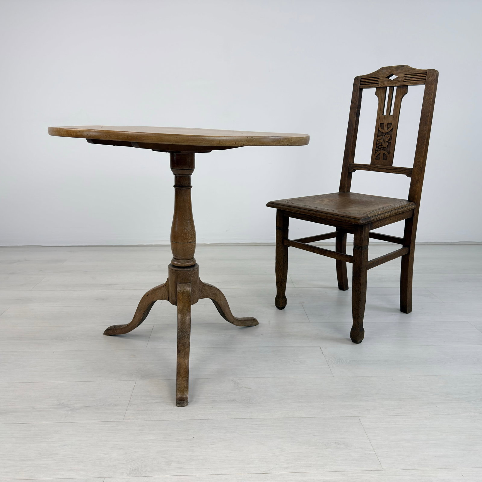 ANTIQUE TILT TOP BREAKFAST TABLE - 11