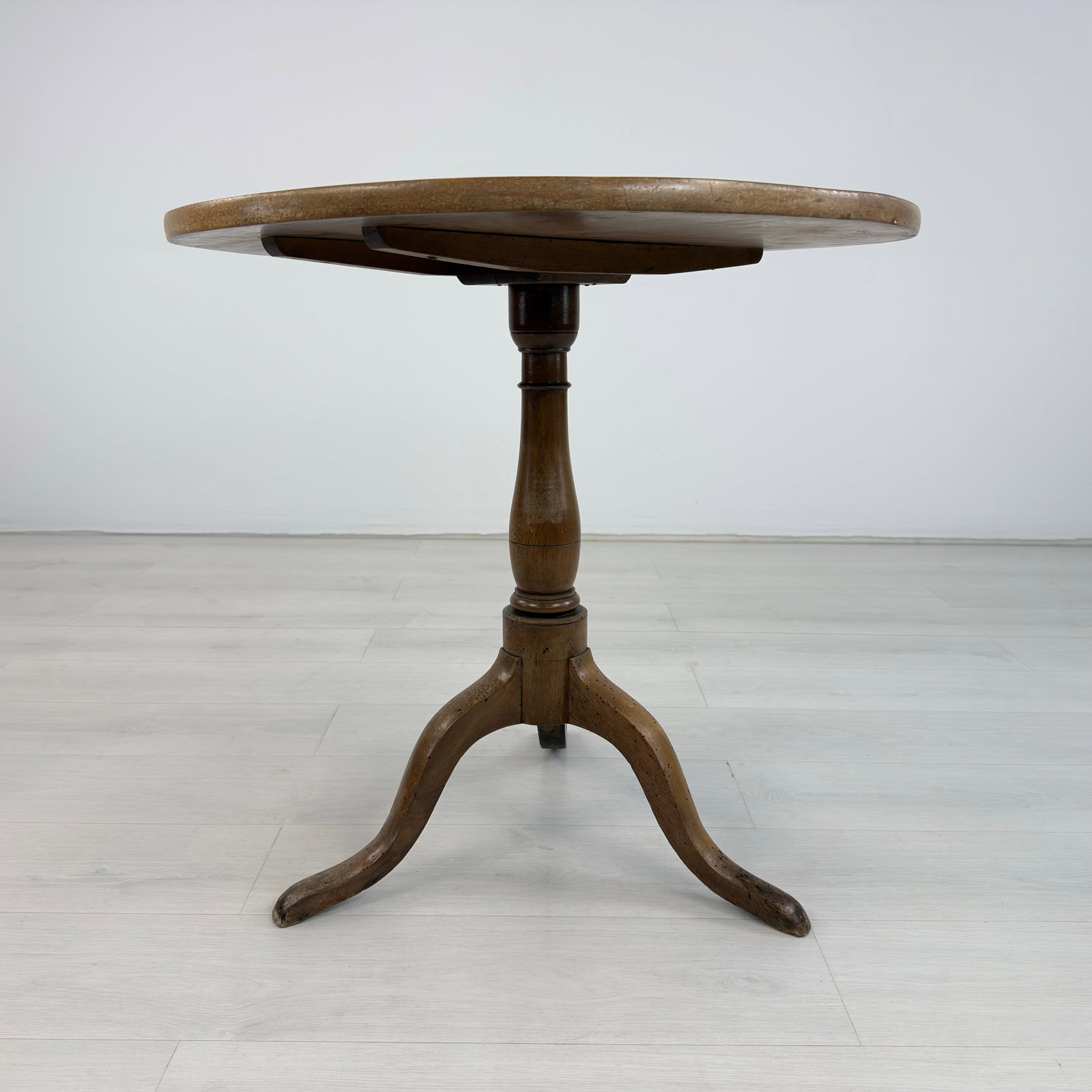 ANTIQUE TILT TOP BREAKFAST TABLE - 2
