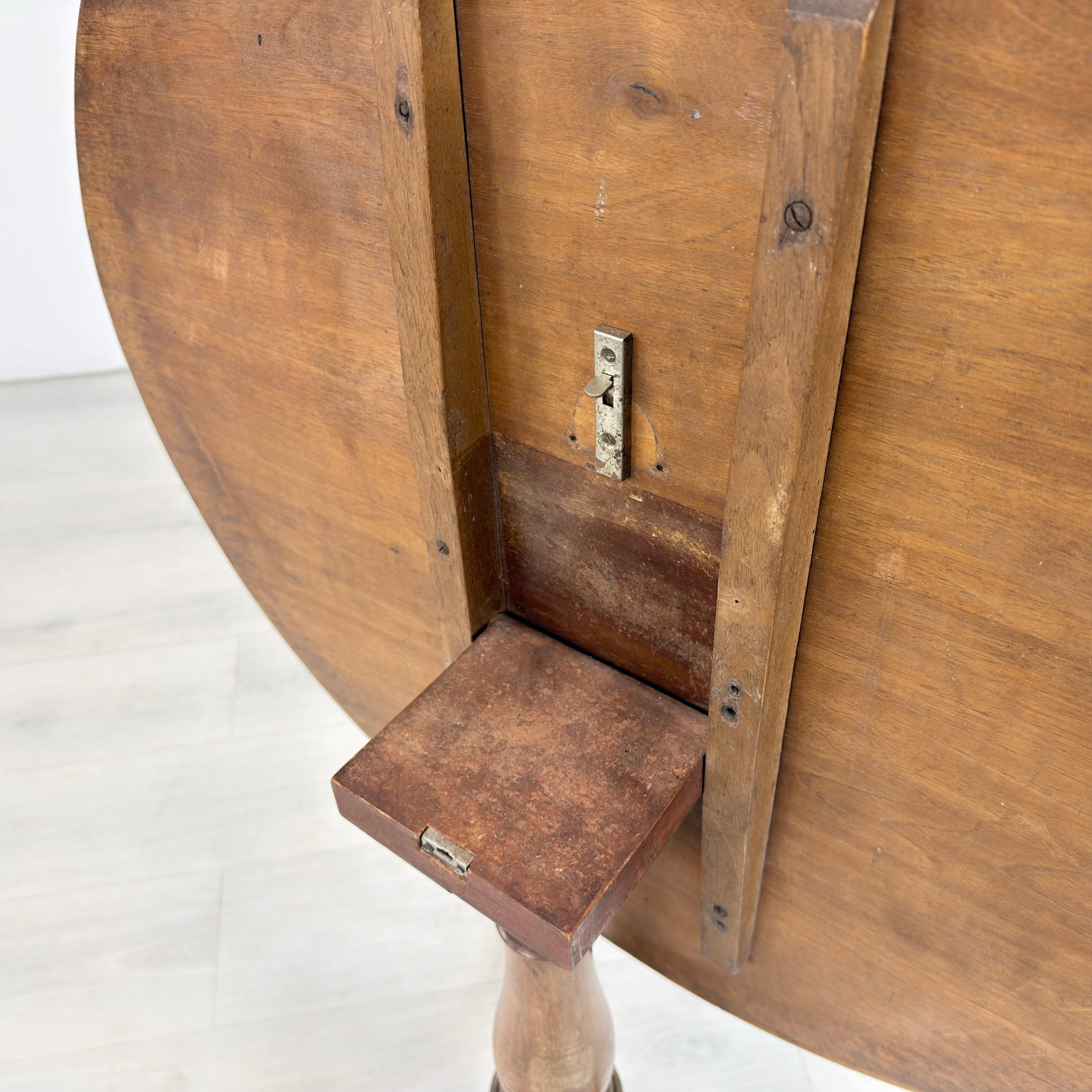 ANTIQUE TILT TOP BREAKFAST TABLE - 7