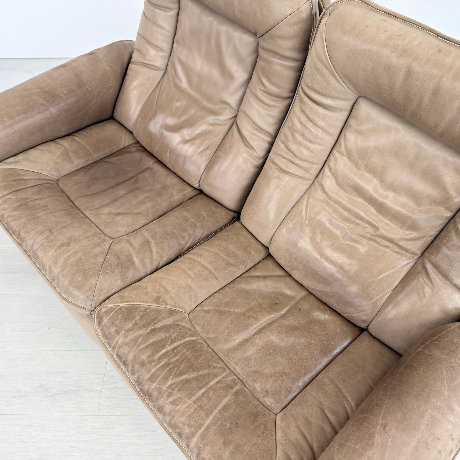 DE SEDE LEATHER TWO-SEATER SOFA - 10