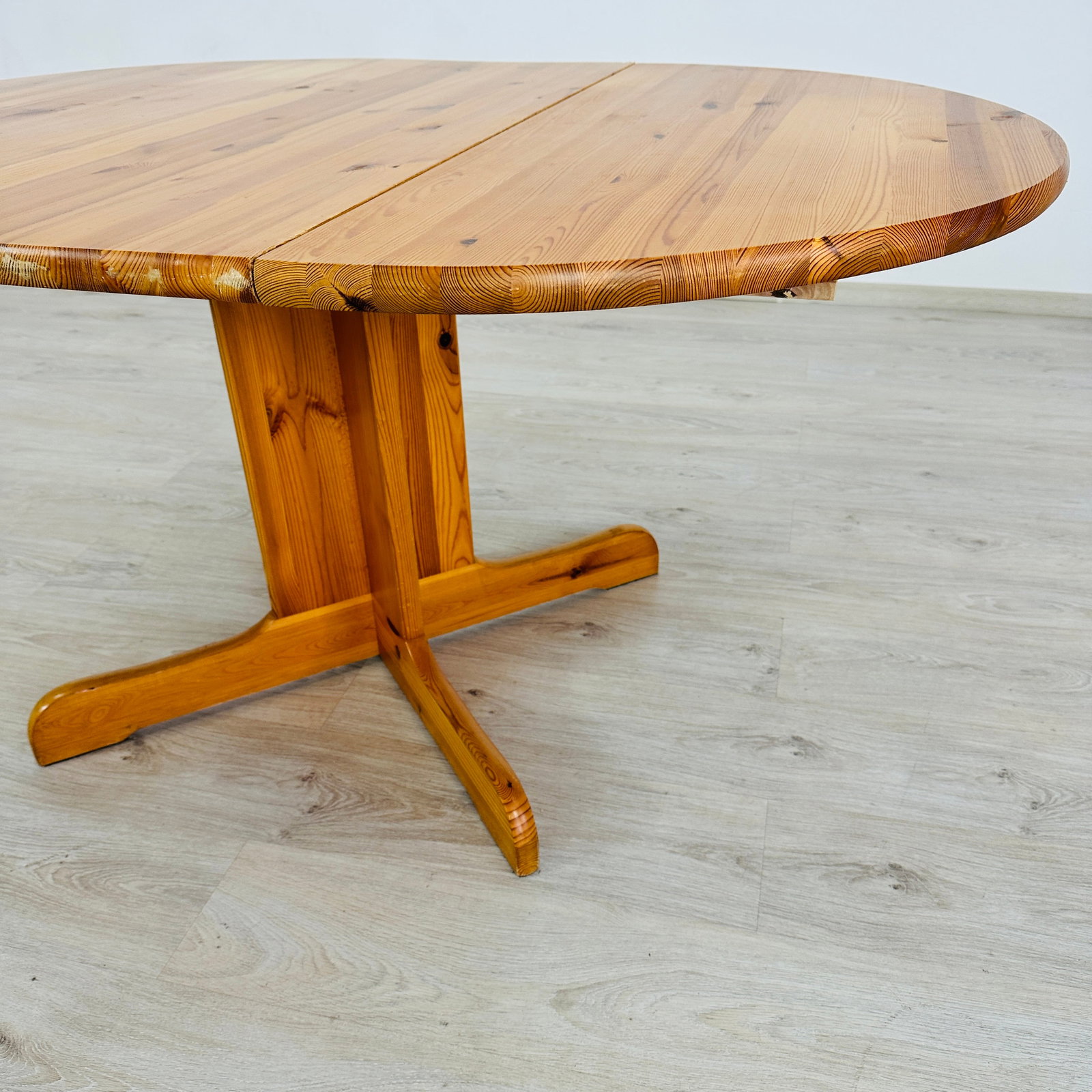RAINER DAUMILLER EXTENDABLE DINING TABLE - 6