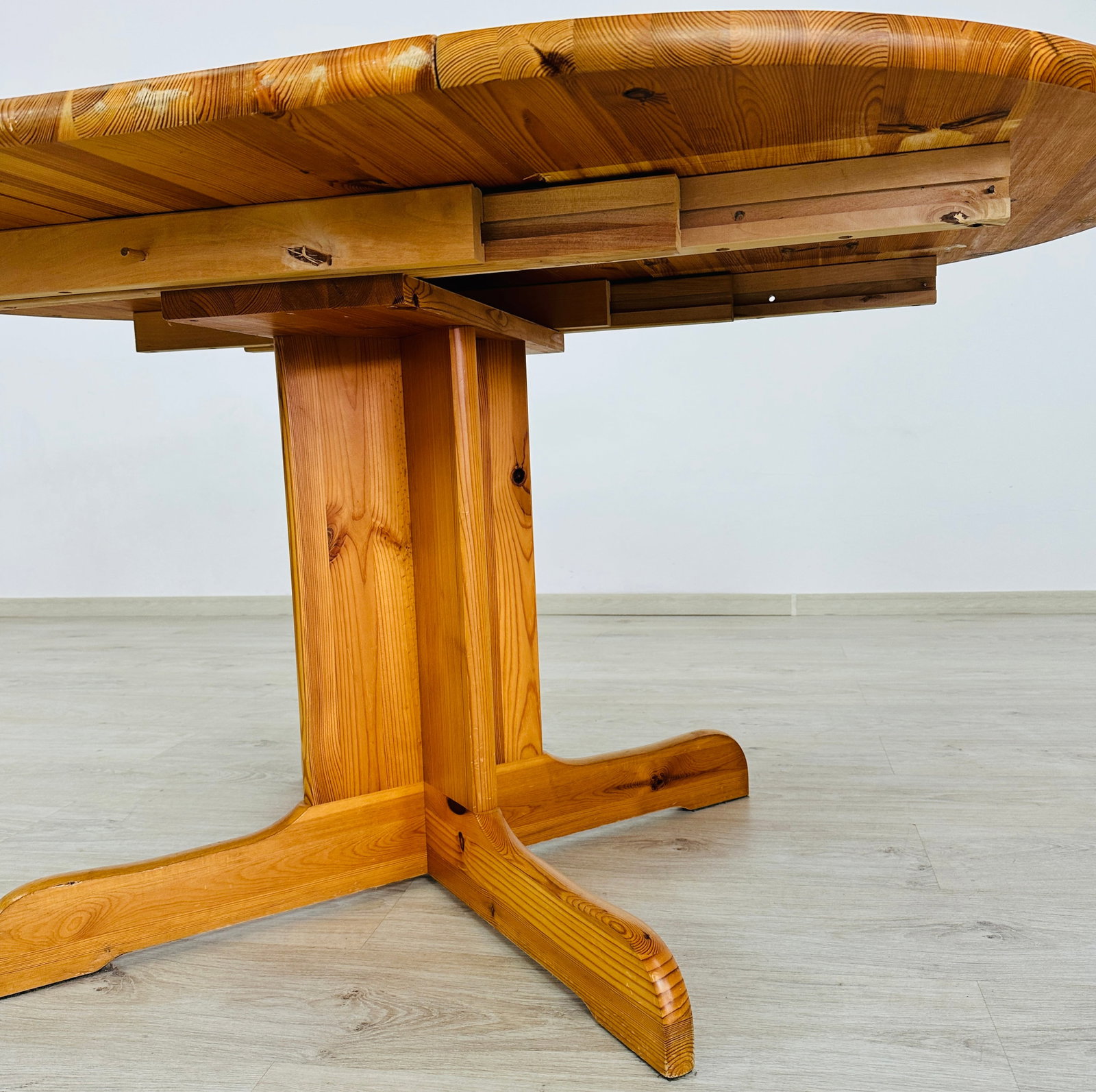 RAINER DAUMILLER EXTENDABLE DINING TABLE - 7