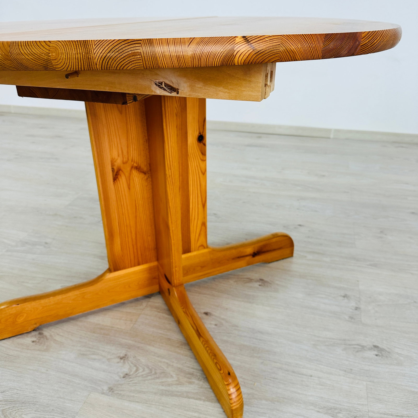RAINER DAUMILLER EXTENDABLE DINING TABLE - 8