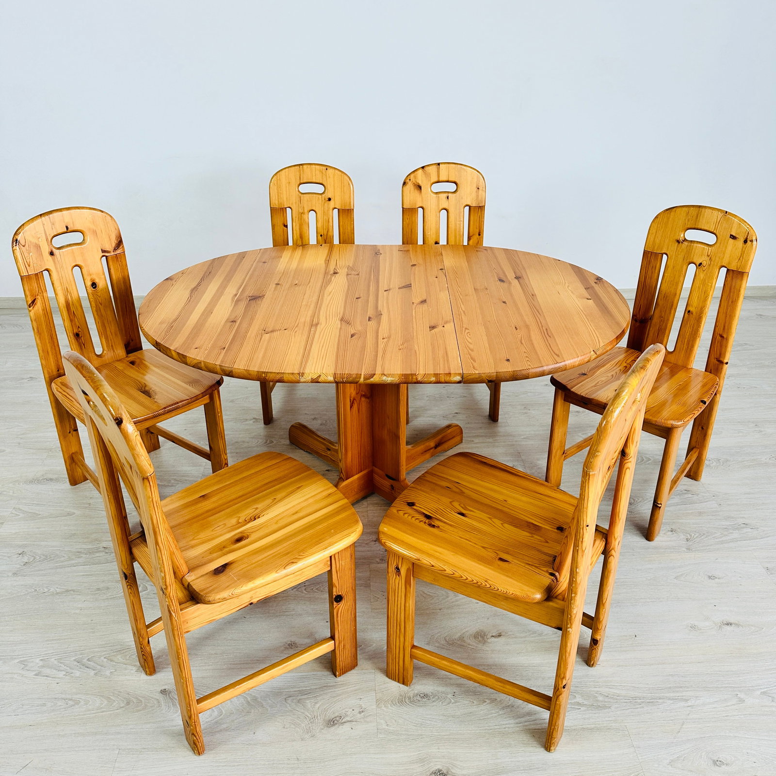 RAINER DAUMILLER EXTENDABLE DINING TABLE - 9