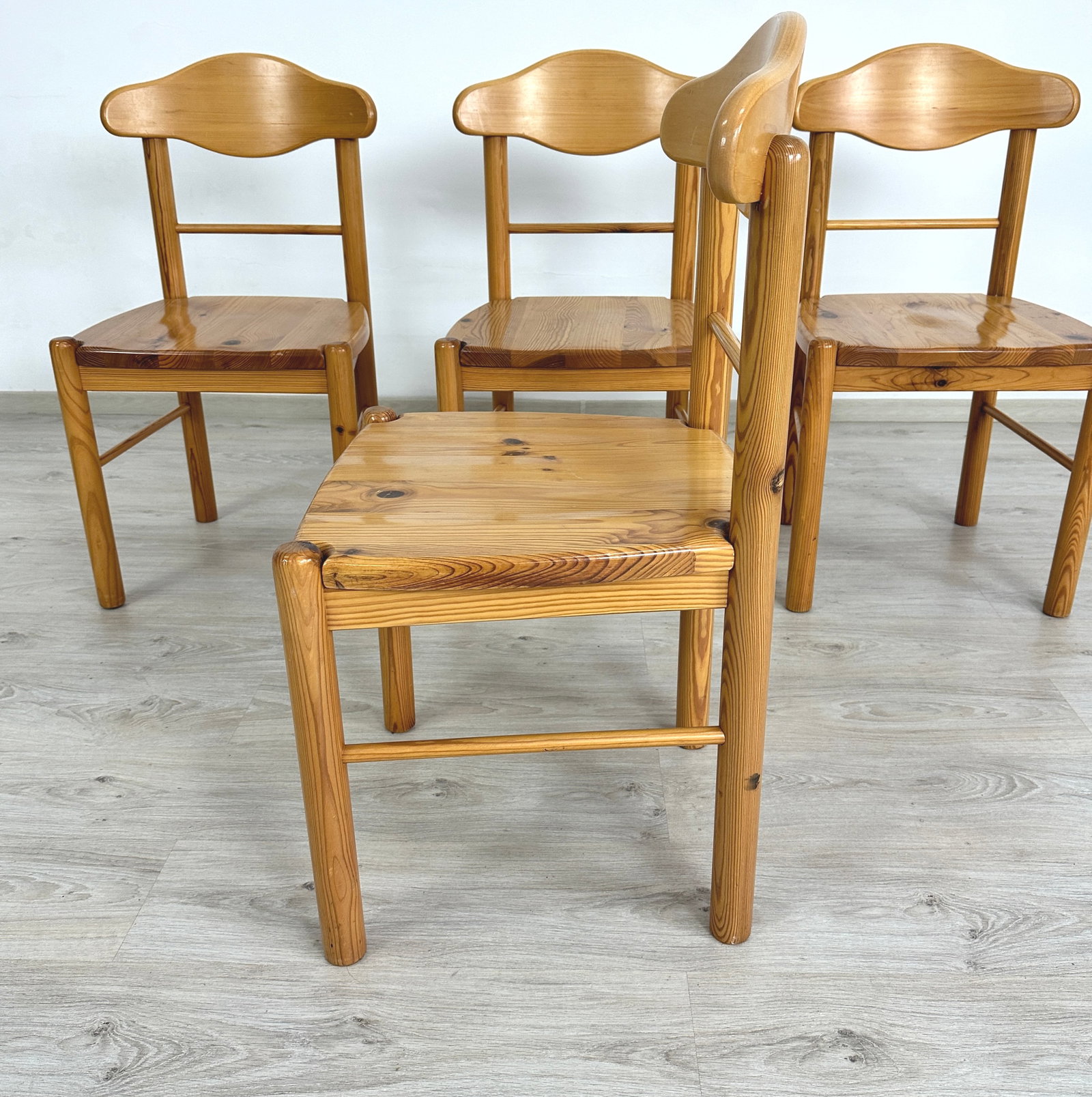 (4) RAINED DAUMILLER PINE DINING CHAIRS - 4