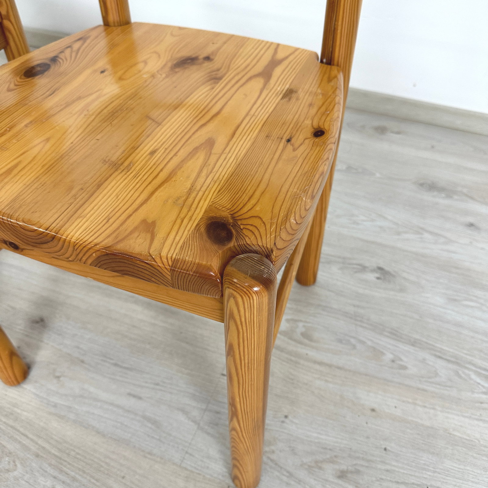 (4) RAINED DAUMILLER PINE DINING CHAIRS - 6