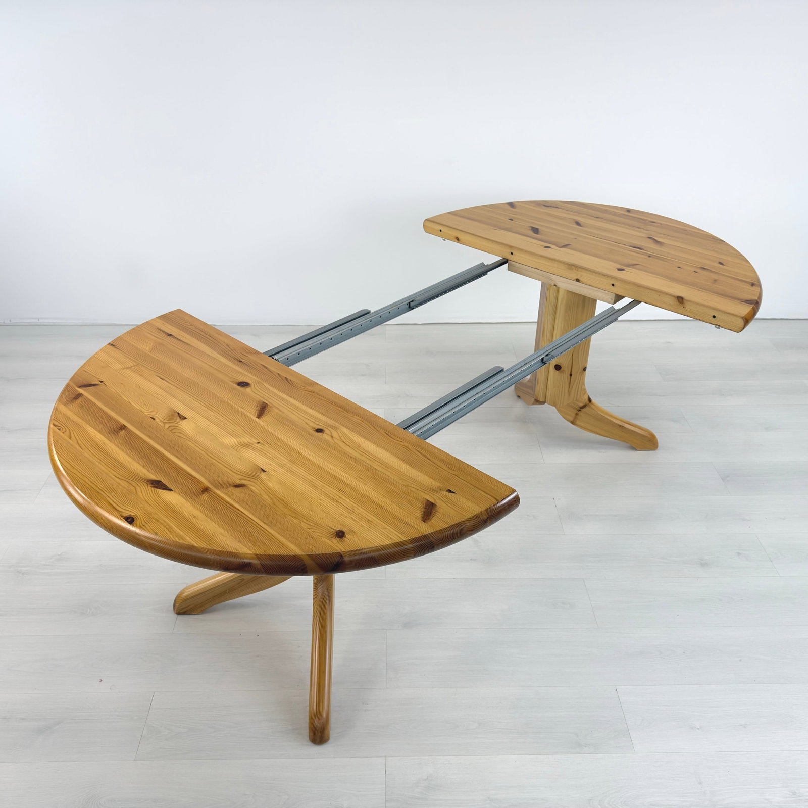 ATTR RAINER DAUMILLER EXTENDABLE DINING TABLE - 8