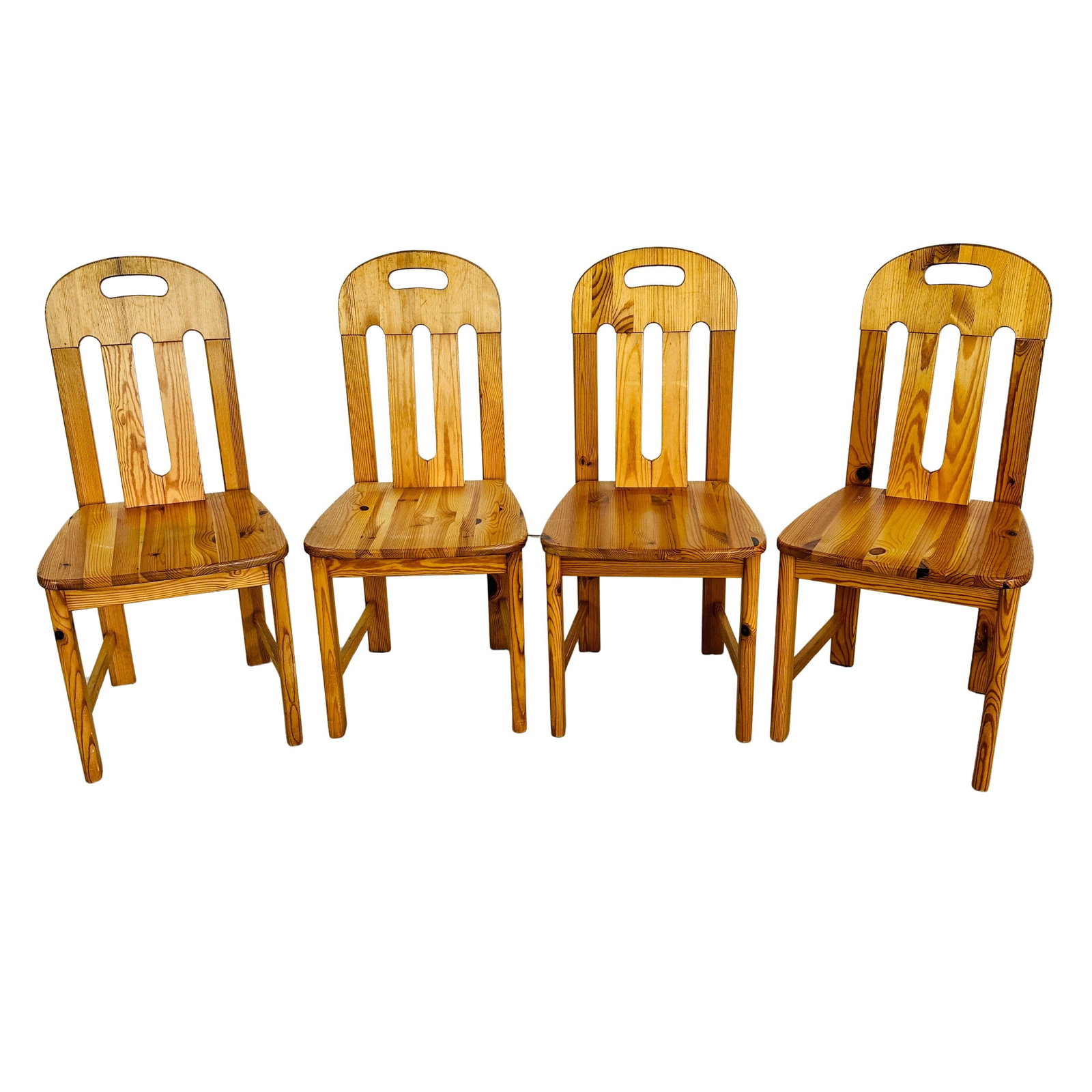 (4) ITALIAN PINE DINING CHAIRS BY EFFEZETA: Dimensions: H 37.5” x W 17.5” x SD 14.7” x SH 18”. Set of 4 Vintage Brutalist pine dining chairs by Effezeta, Italy - 1970s.