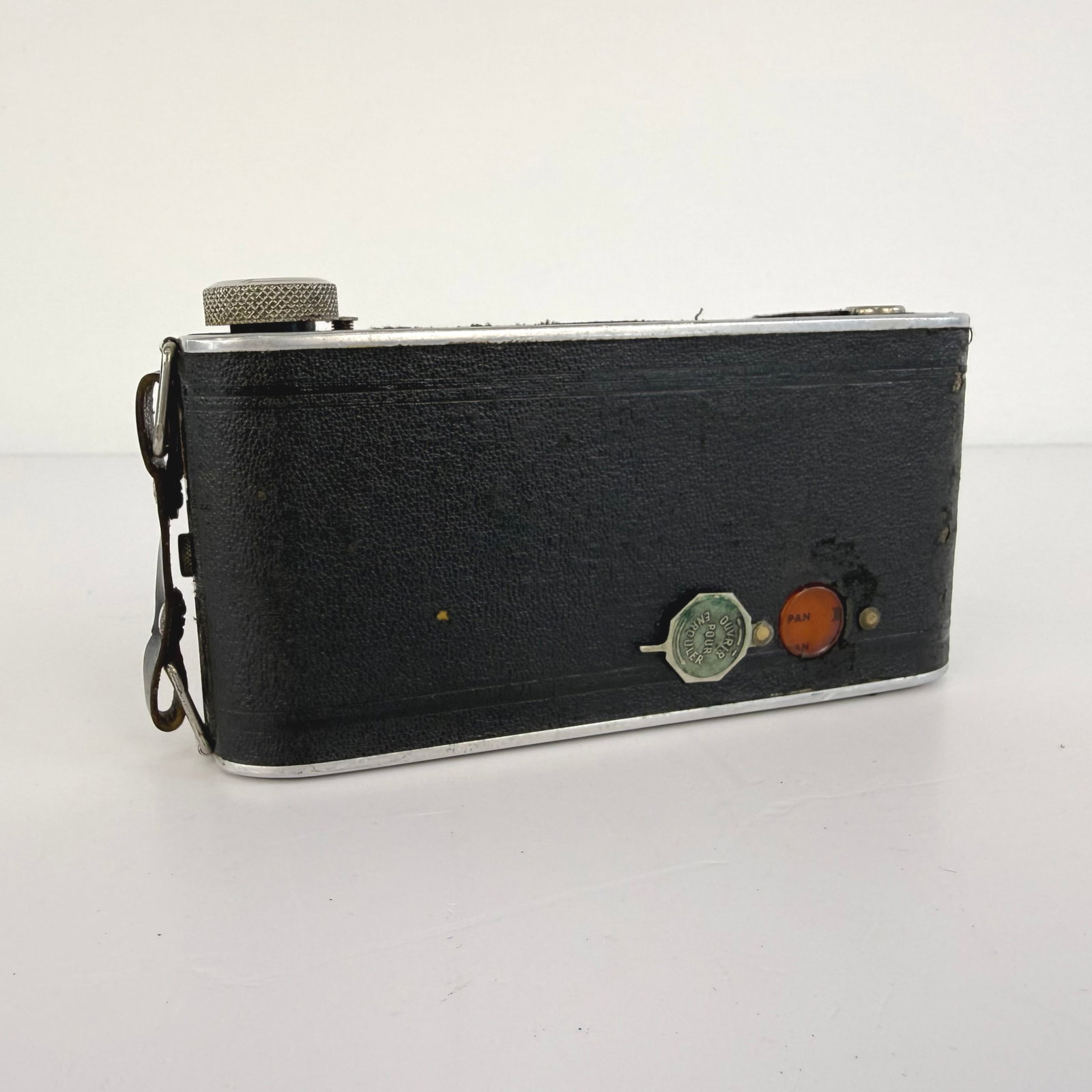 VINTAGE LUMIERE CAMERA - 8