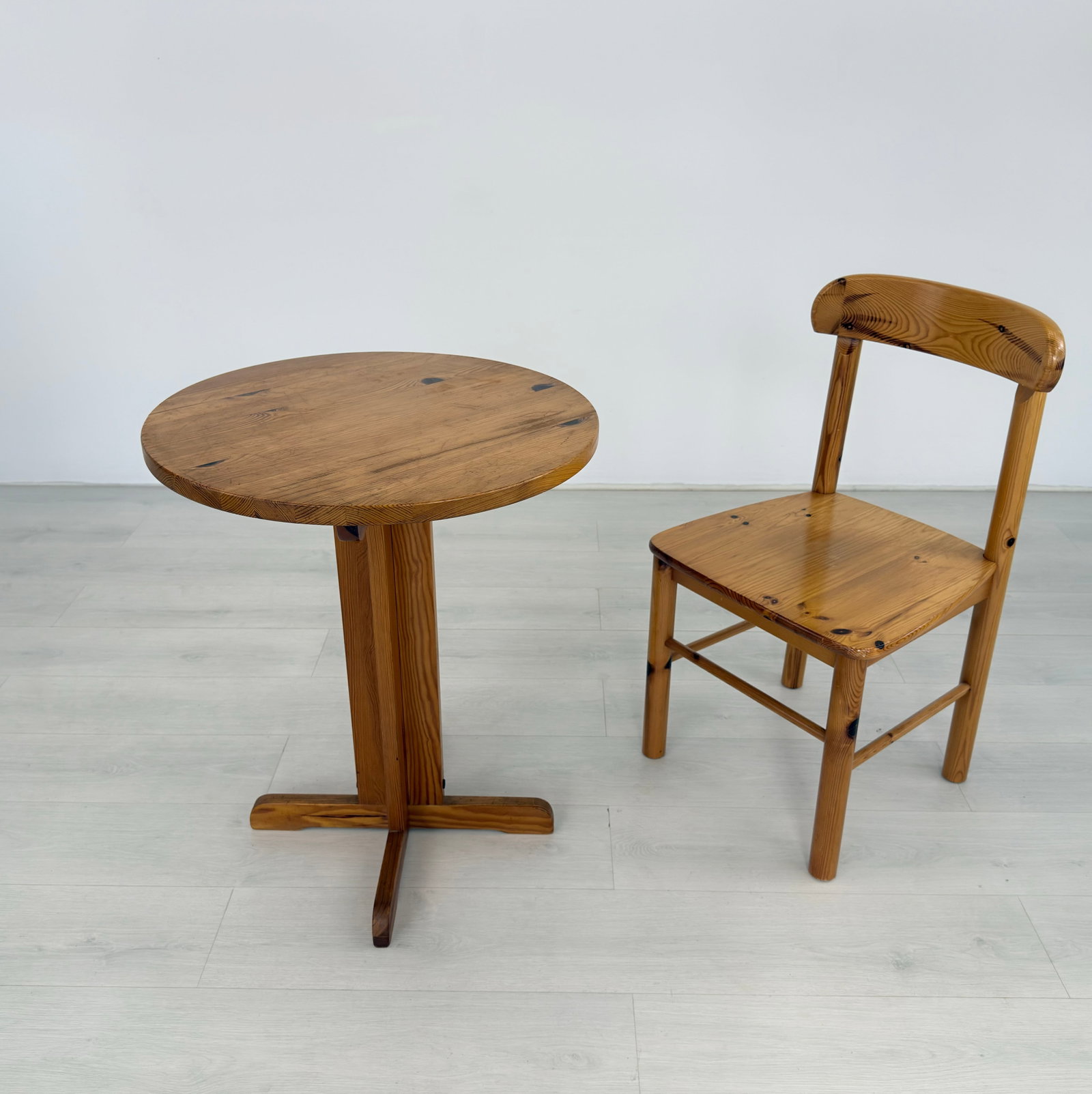 SCANDINAVIAN PINE BREAKFAST TABLE - 9