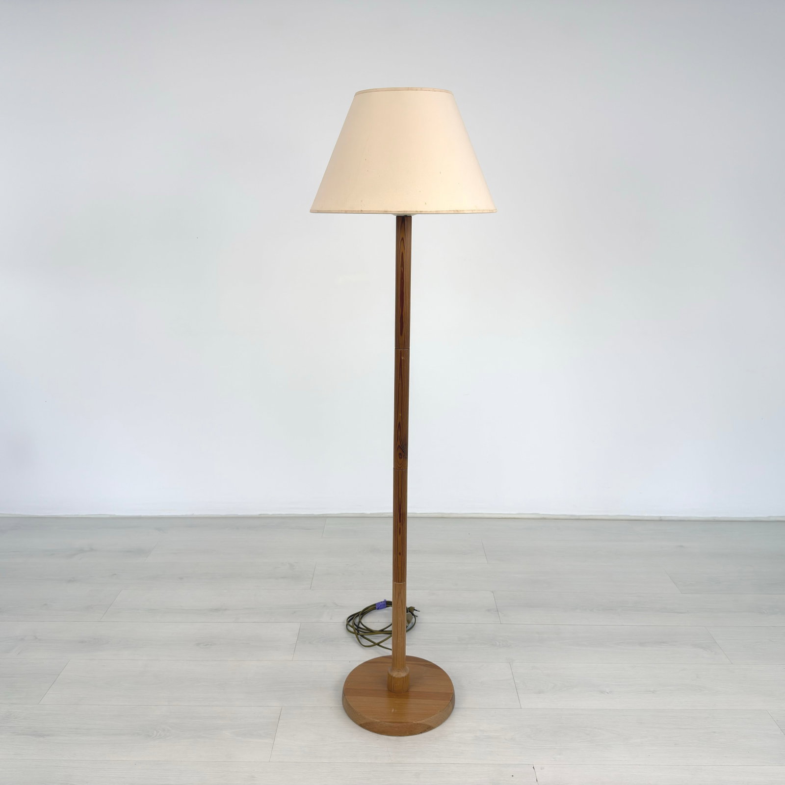 MASSIVE FLOOR LAMP - 2
