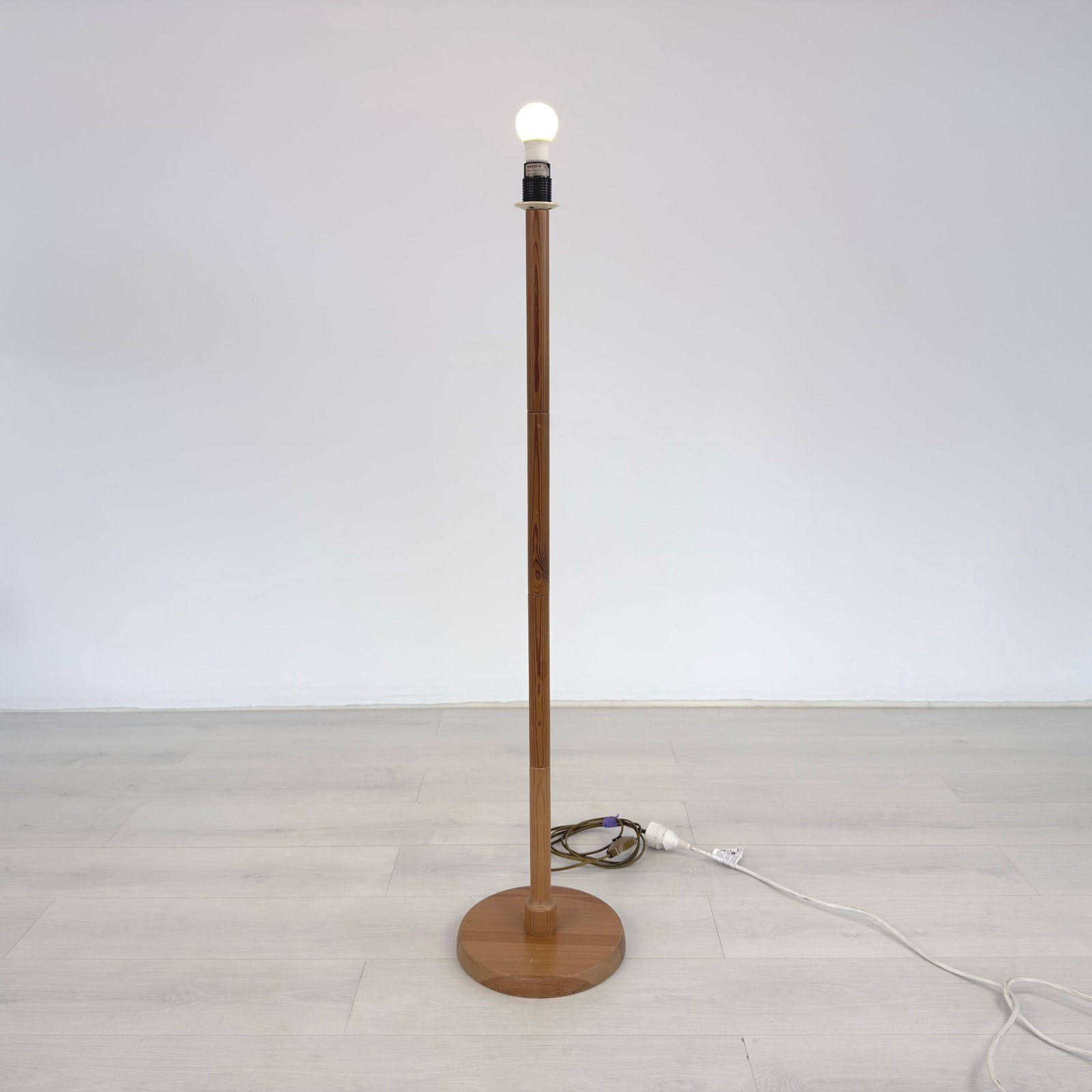 MASSIVE FLOOR LAMP - 4